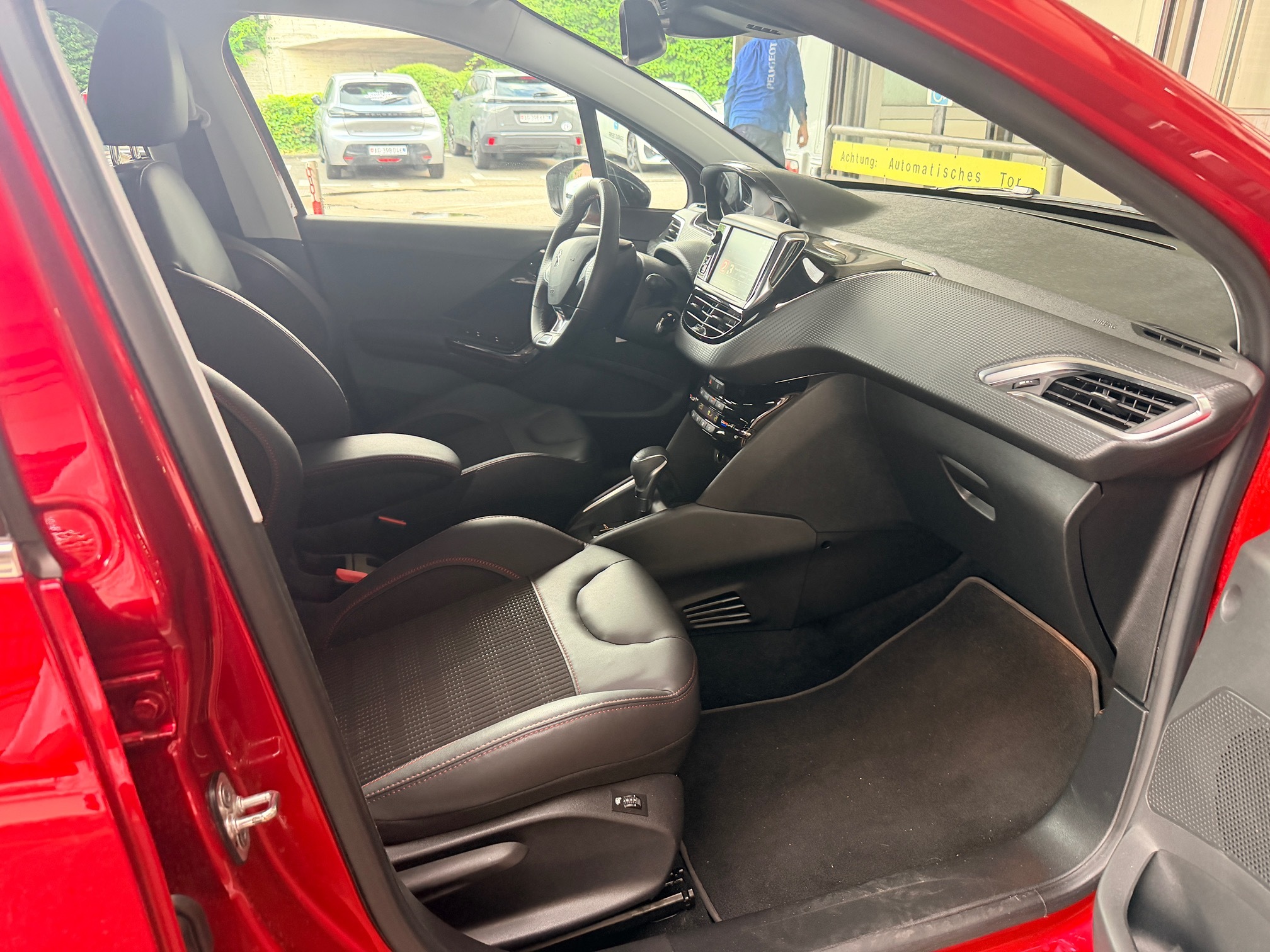 PEUGEOT 208 1.2i STT — zdjęcie 10