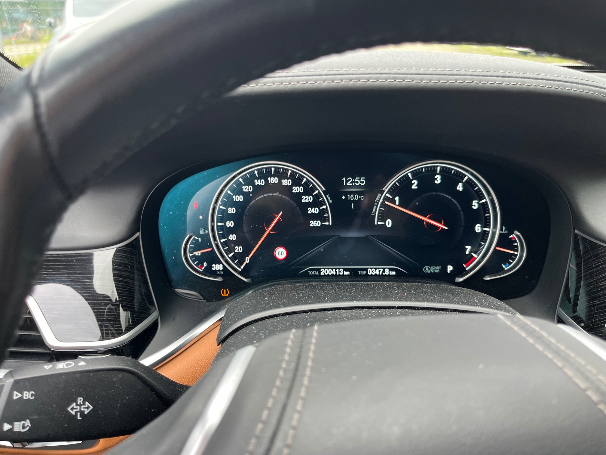 BMW 750i xDrive — zdjęcie 14