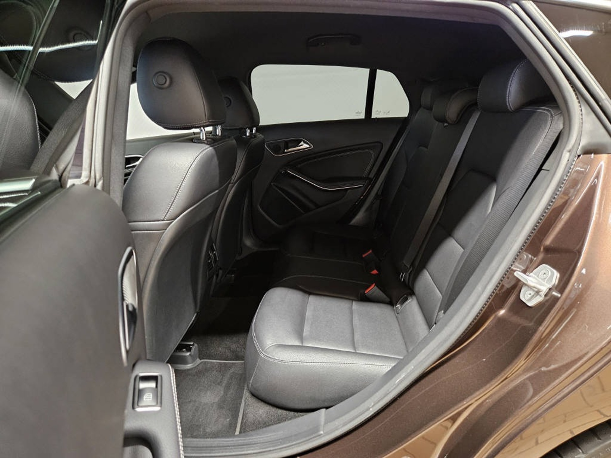 MERCEDES-BENZ CLA 180 — zdjęcie 5