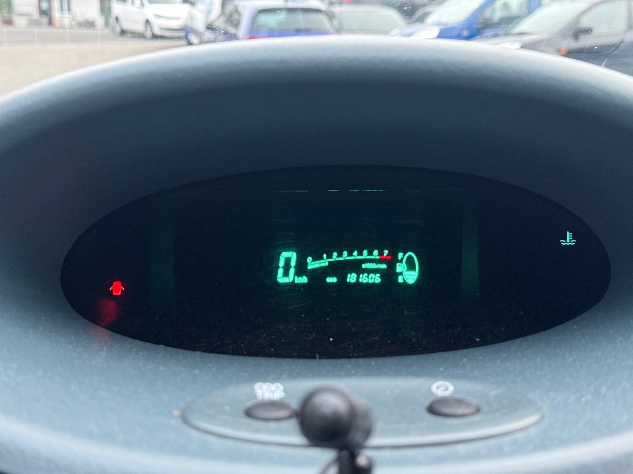 TOYOTA YARIS 1.3 — zdjęcie 12