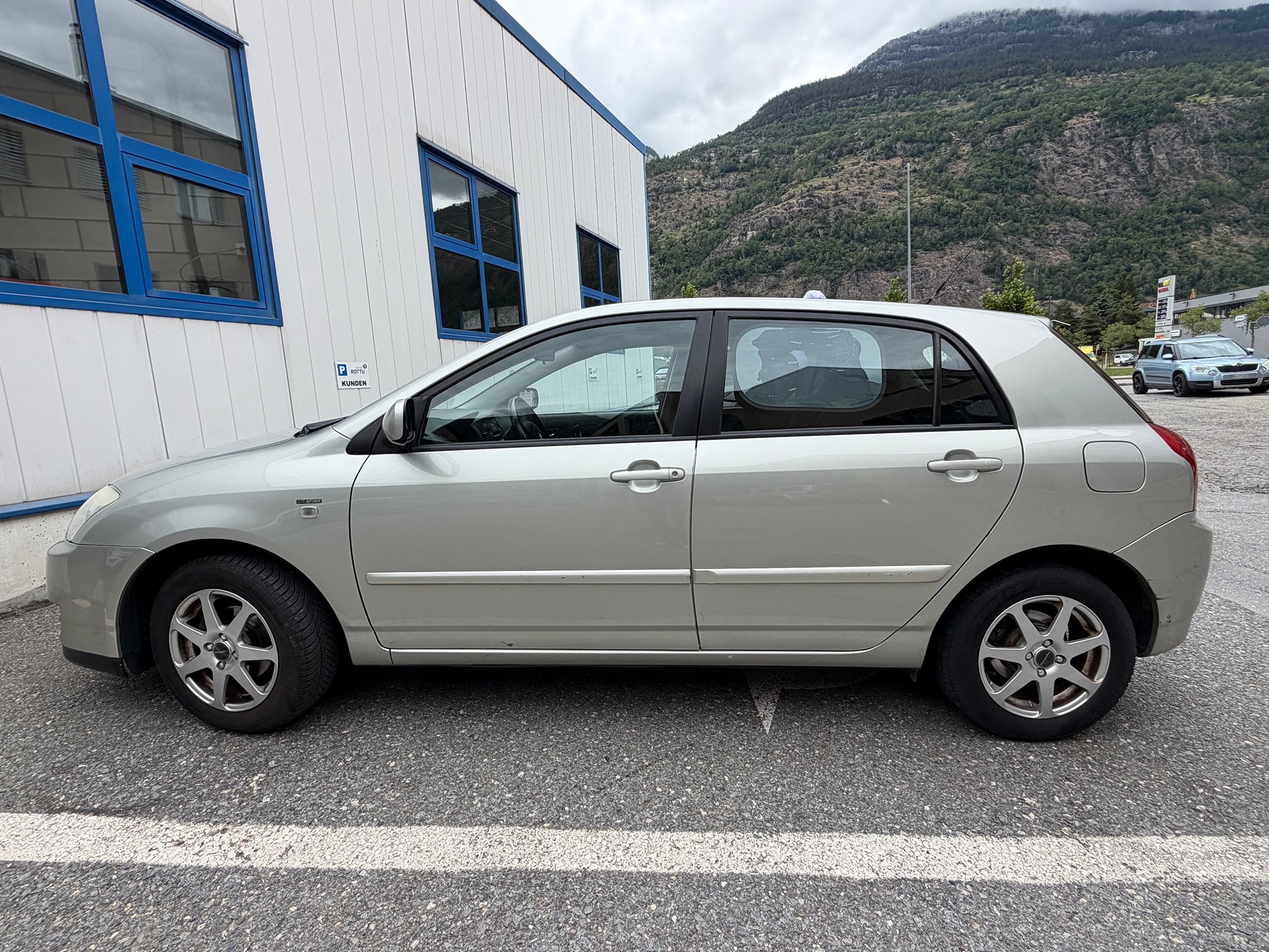 TOYOTA Corolla 1.6 — zdjęcie 8