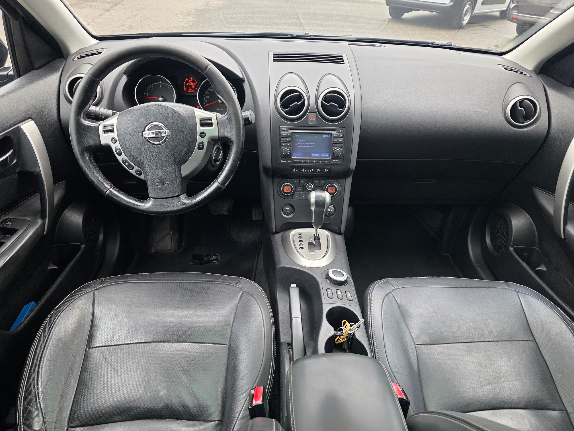 NISSAN Qashqai+2 — zdjęcie 13