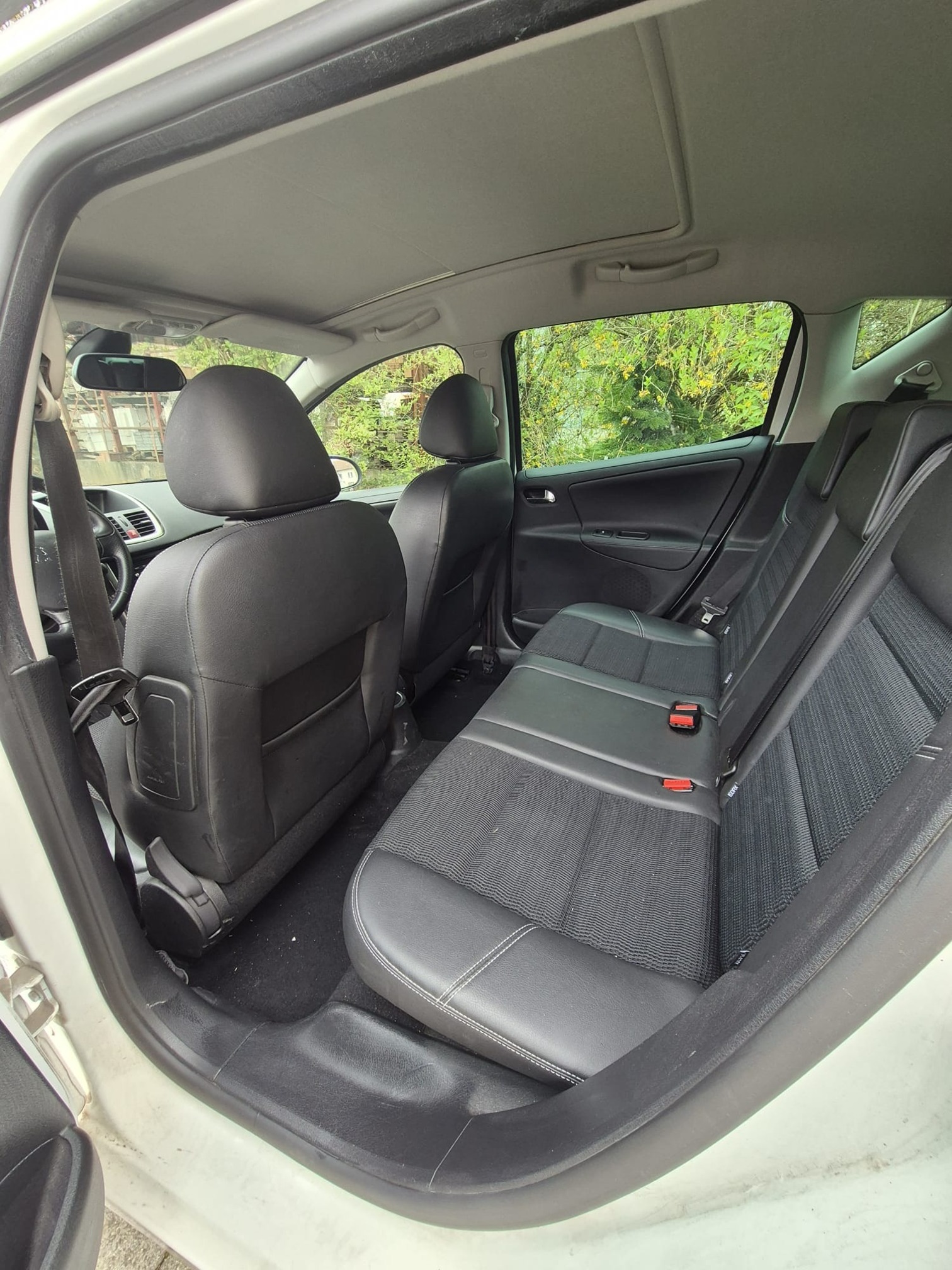 PEUGEOT 207 SW 1.6i 16V frisch MFK — zdjęcie 6
