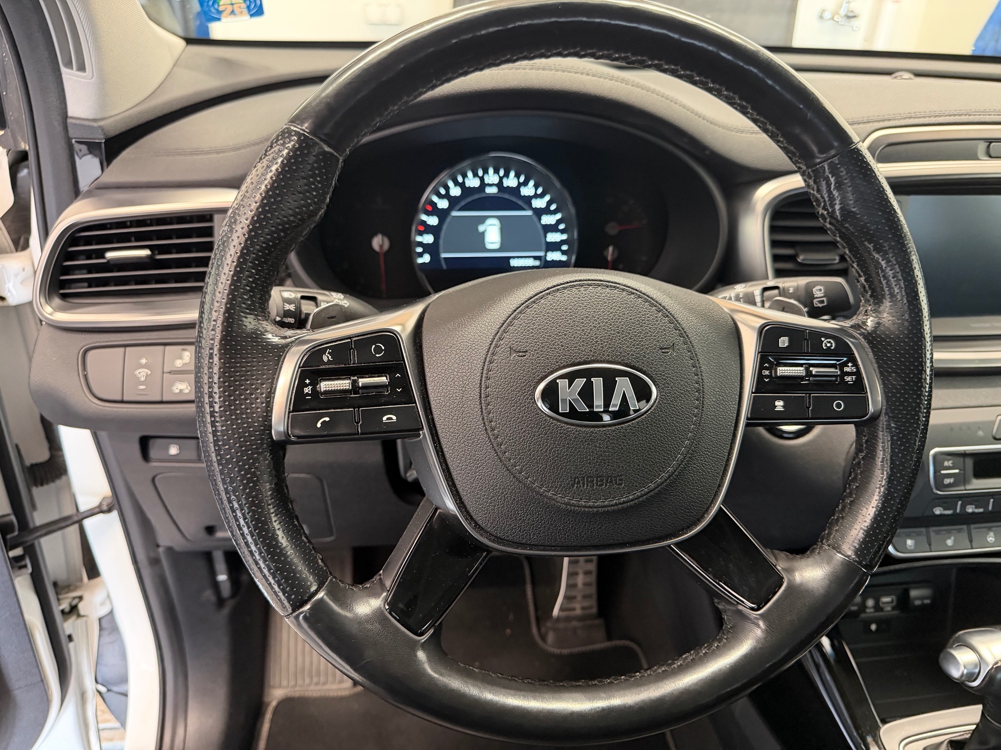 KIA Sorento IV 2.2 — zdjęcie 10