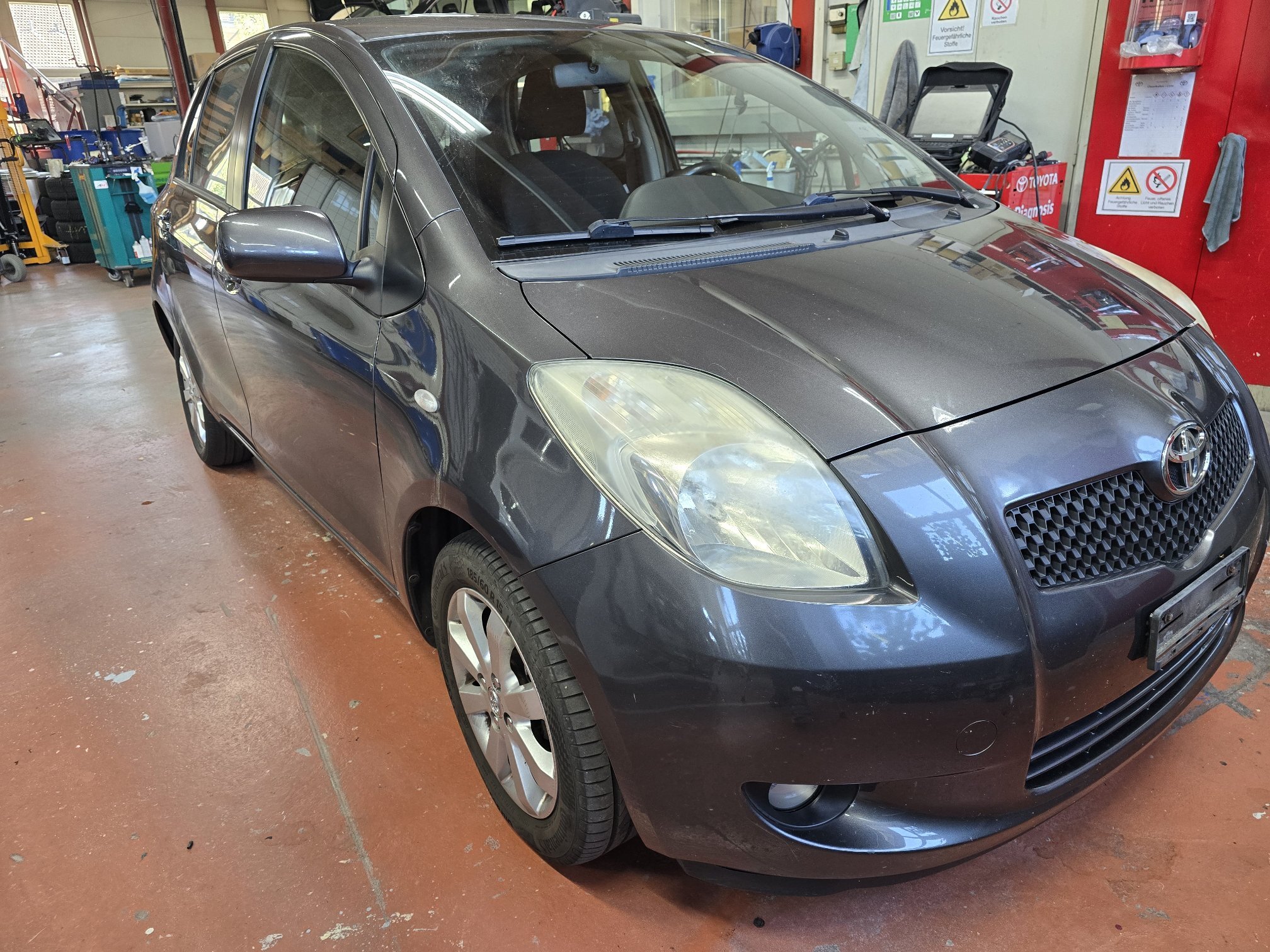 TOYOTA Yaris 1.3 — zdjęcie 3