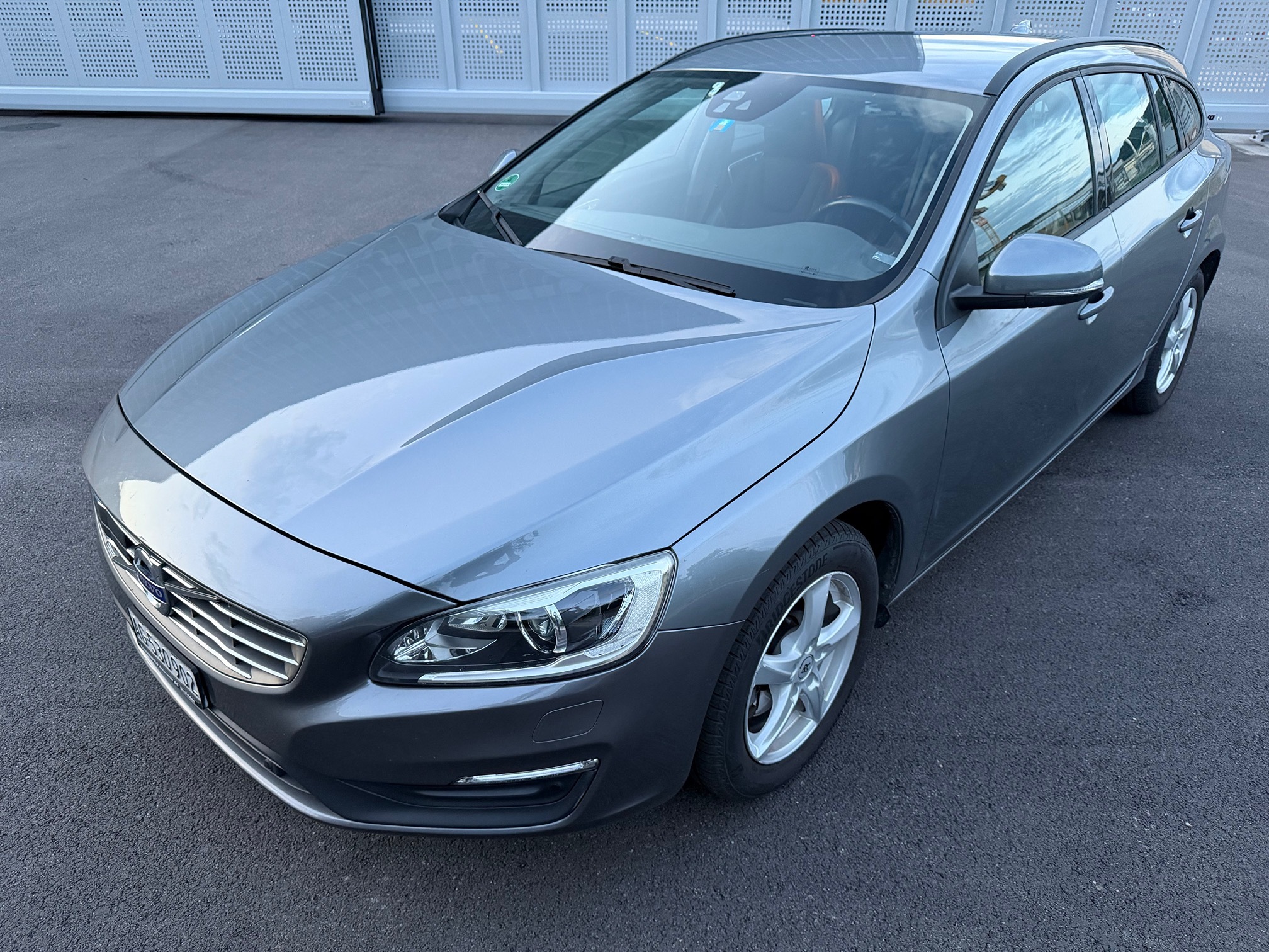 VOLVO V60 — zdjęcie 1