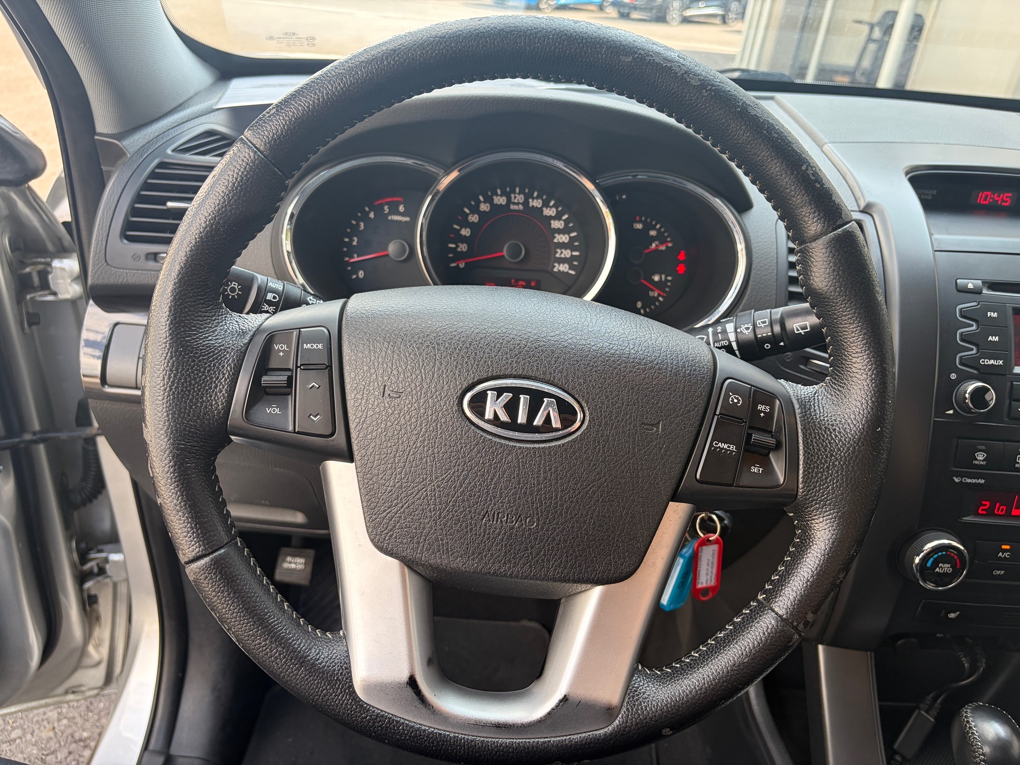 KIA Sorento III 2.2 — zdjęcie 14