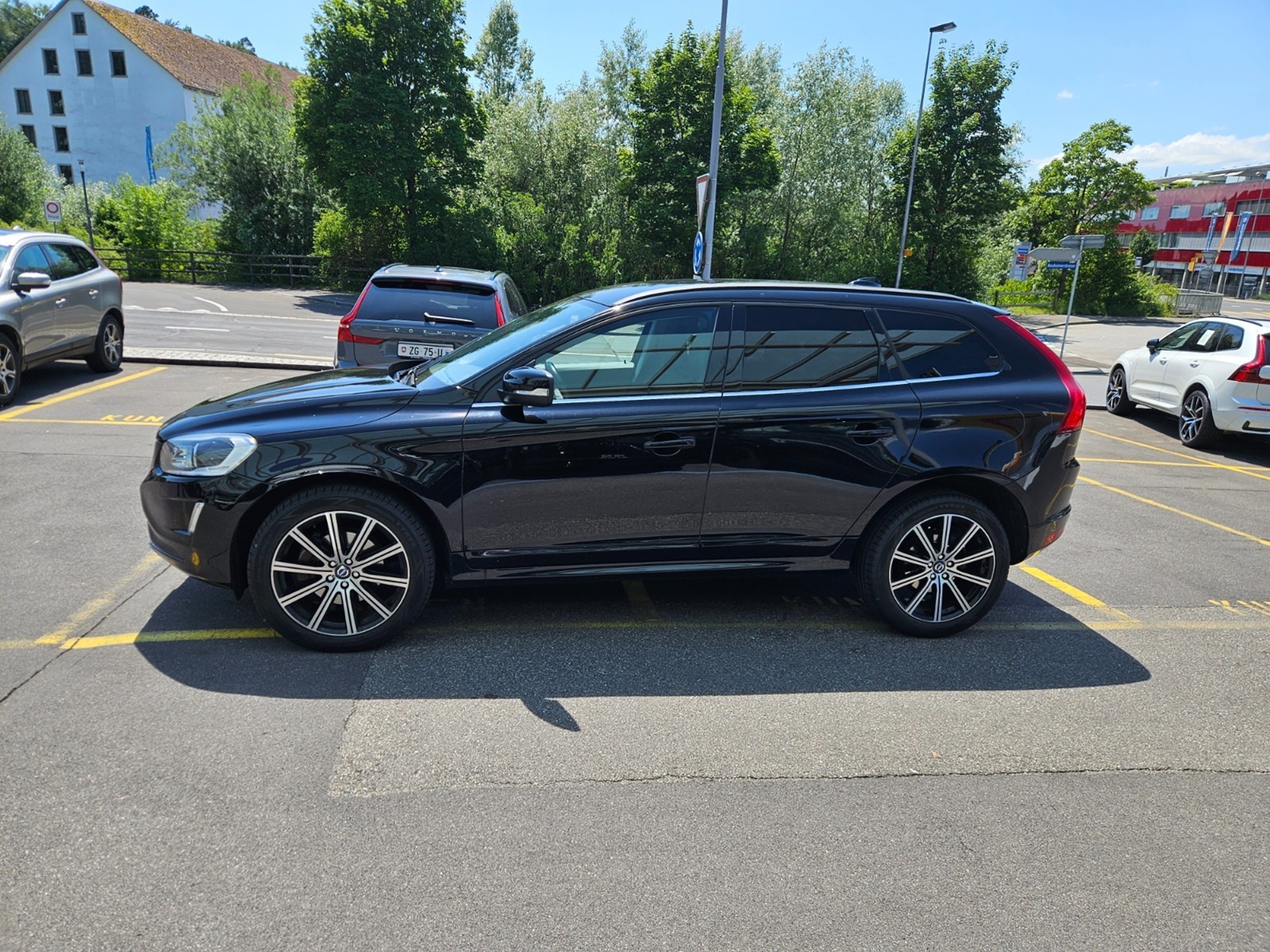 VOLVO XC60 D4 AWD — zdjęcie 2