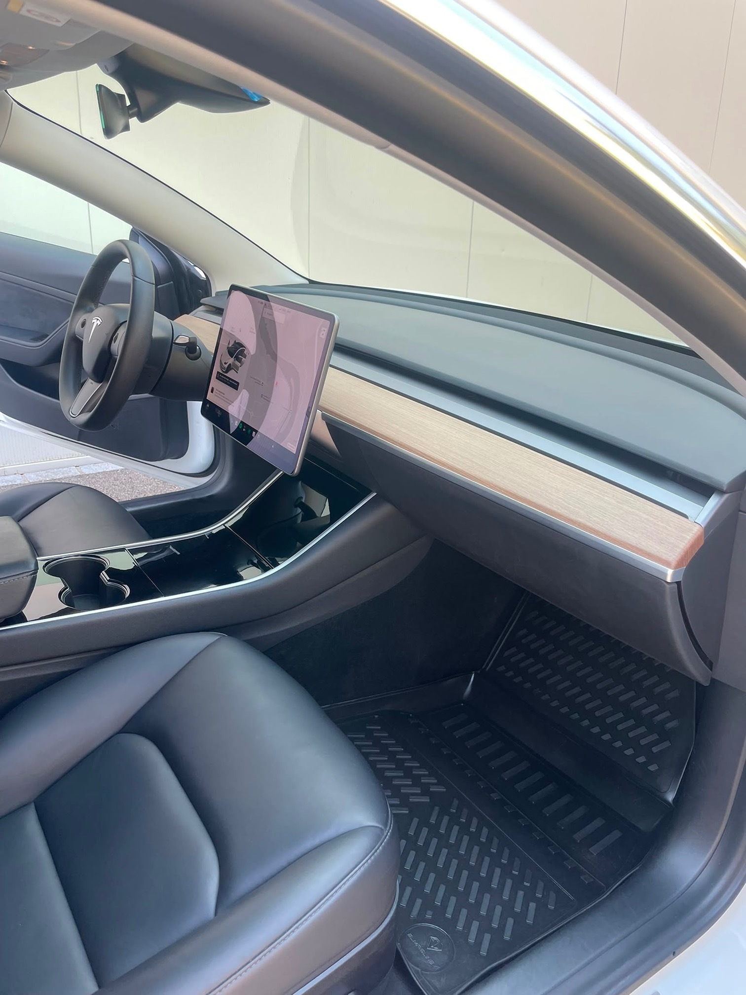 TESLA Model 3 — zdjęcie 7