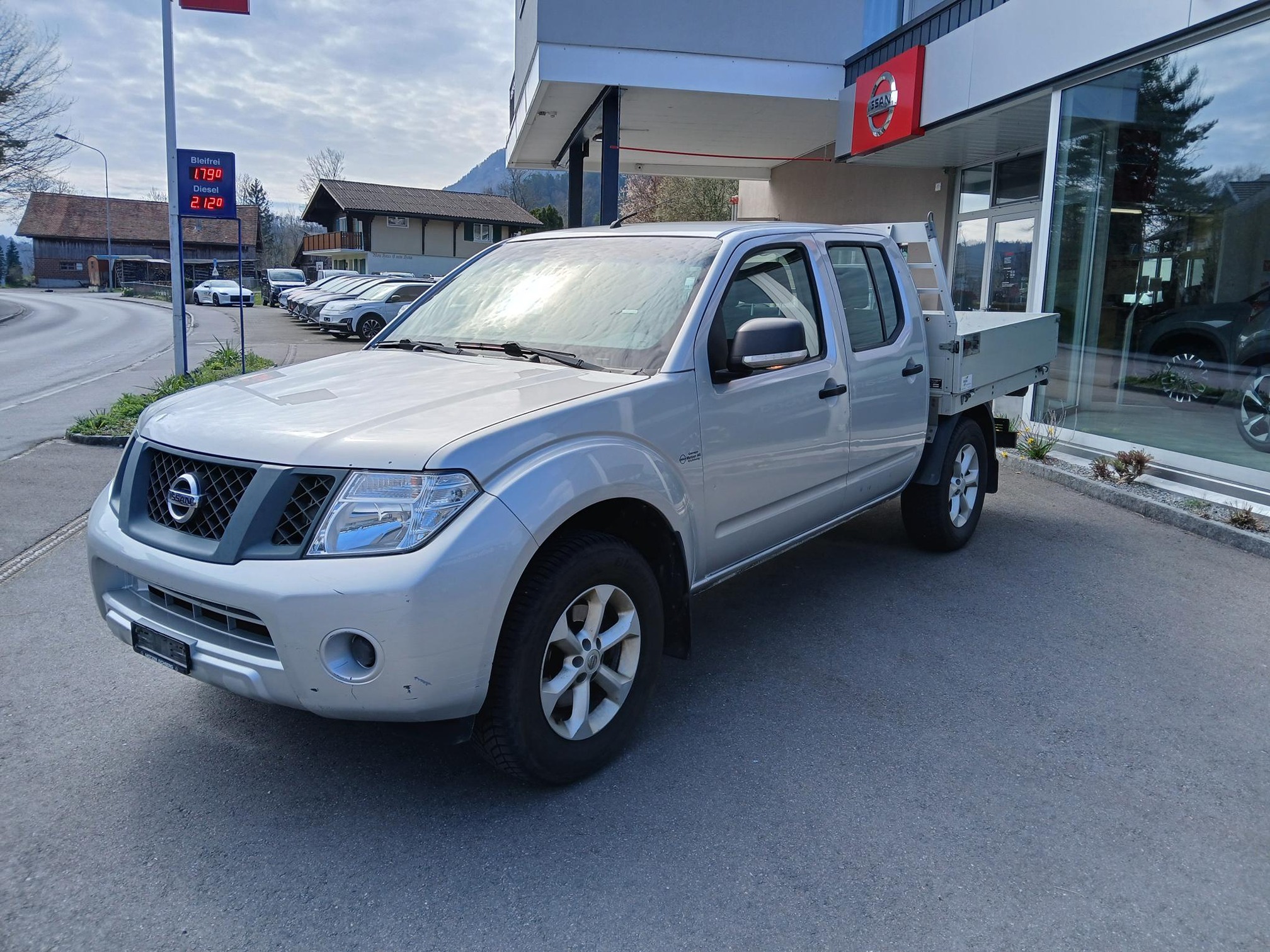 NISSAN Navara DC 4WD MT — zdjęcie 3