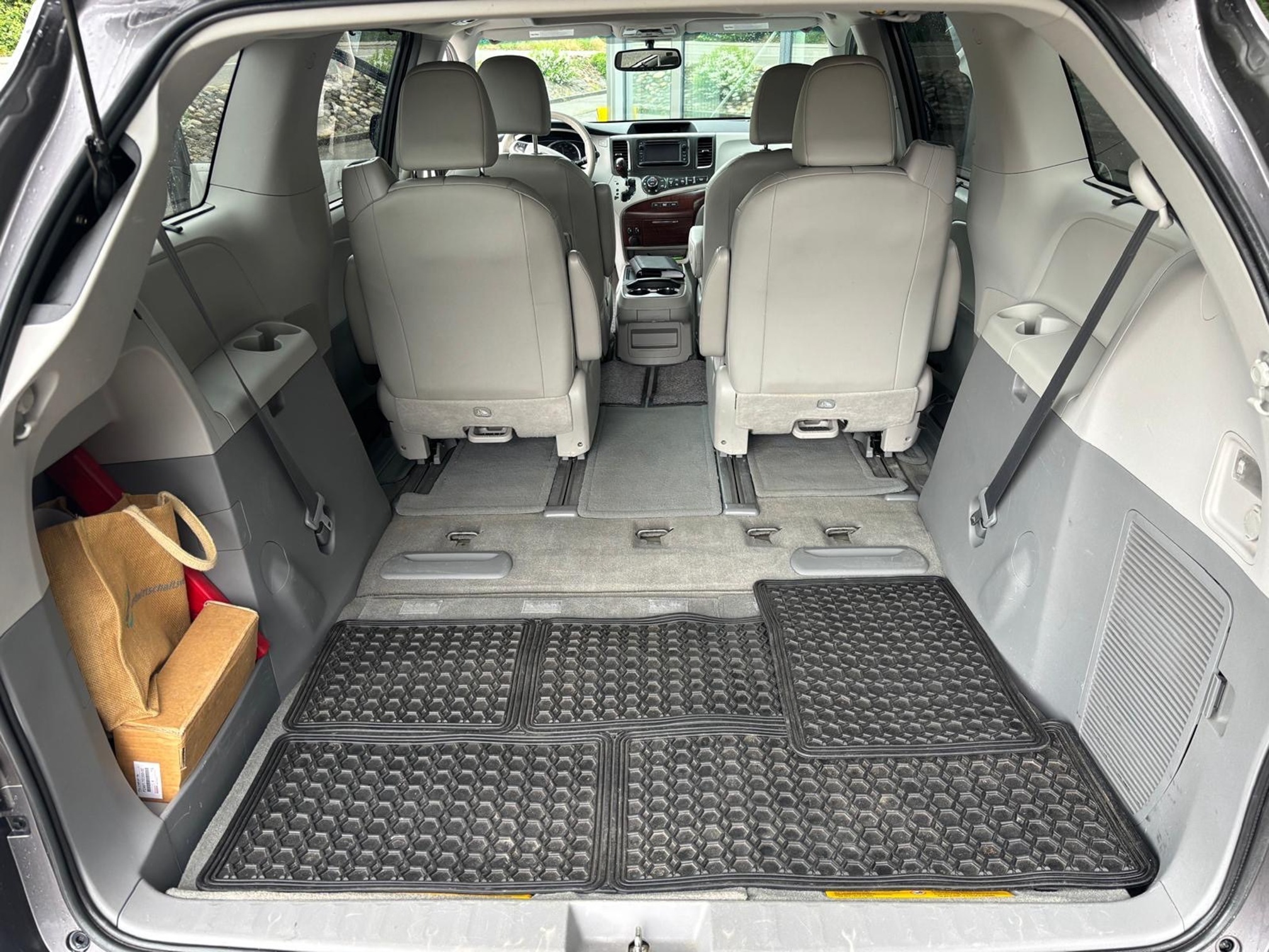 TOYOTA Sienna AWD — zdjęcie 12