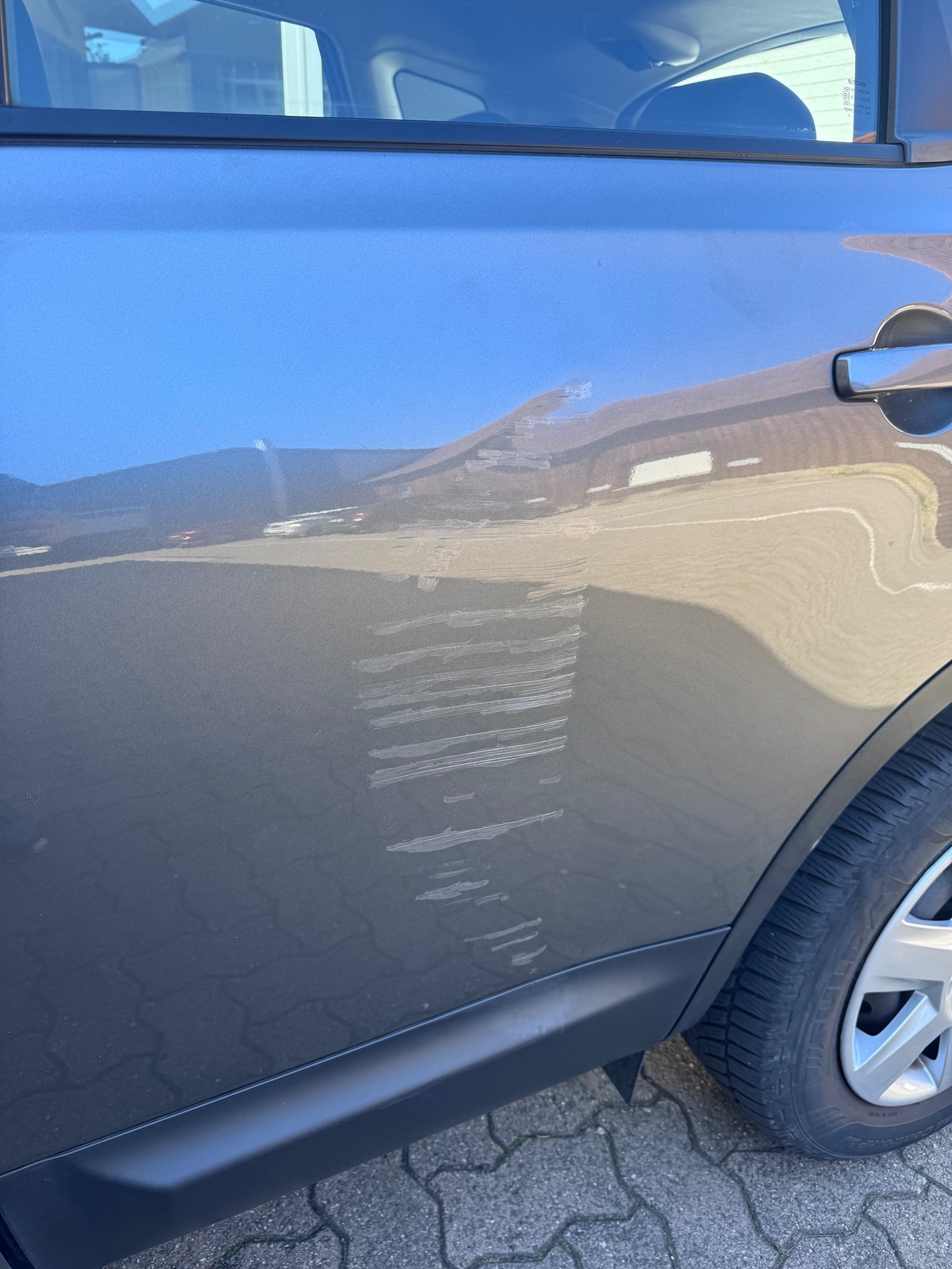 NISSAN Qashqai 1.6 — zdjęcie 11