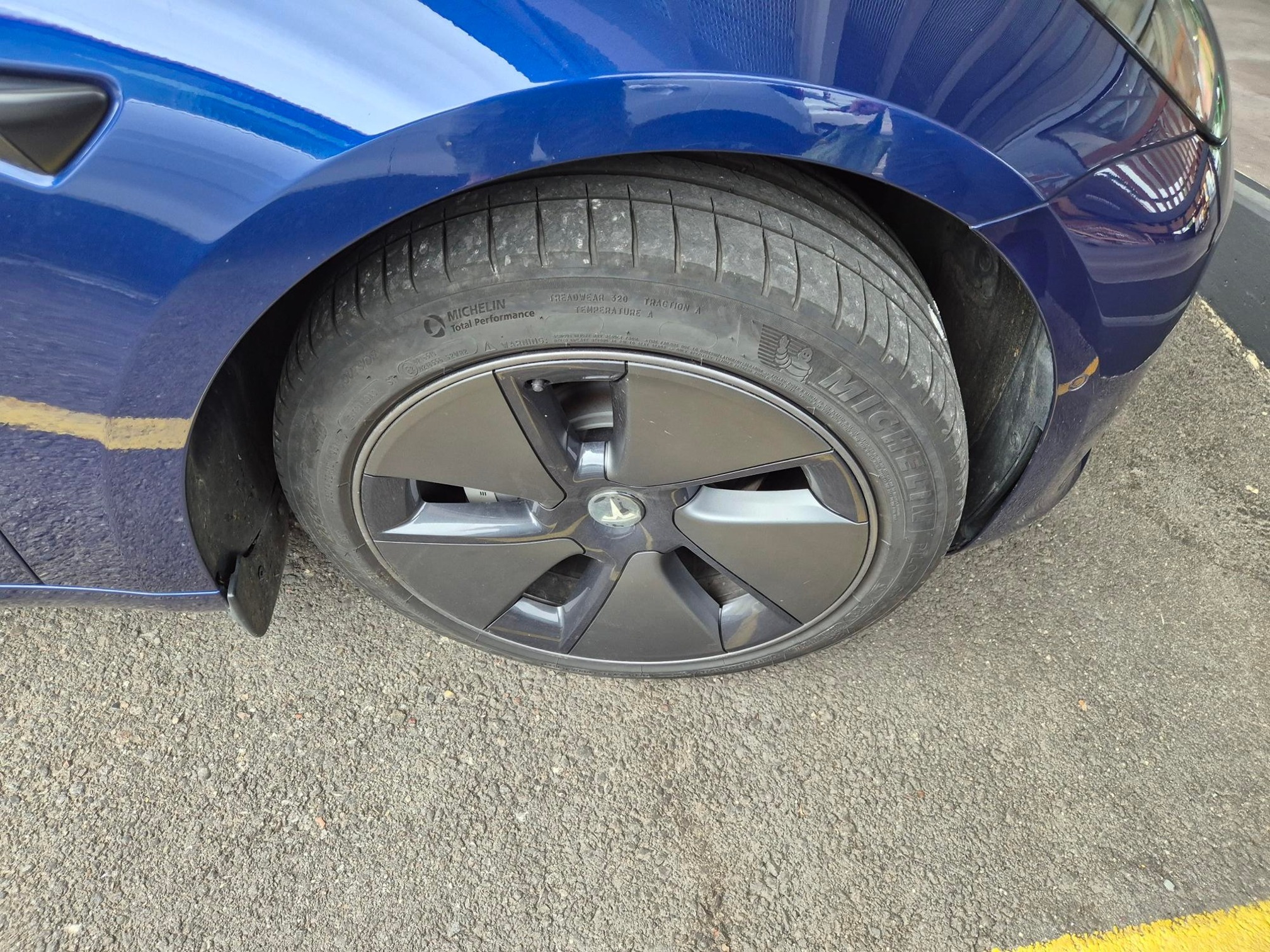 TESLA Model 3 SR RWD P — zdjęcie 6