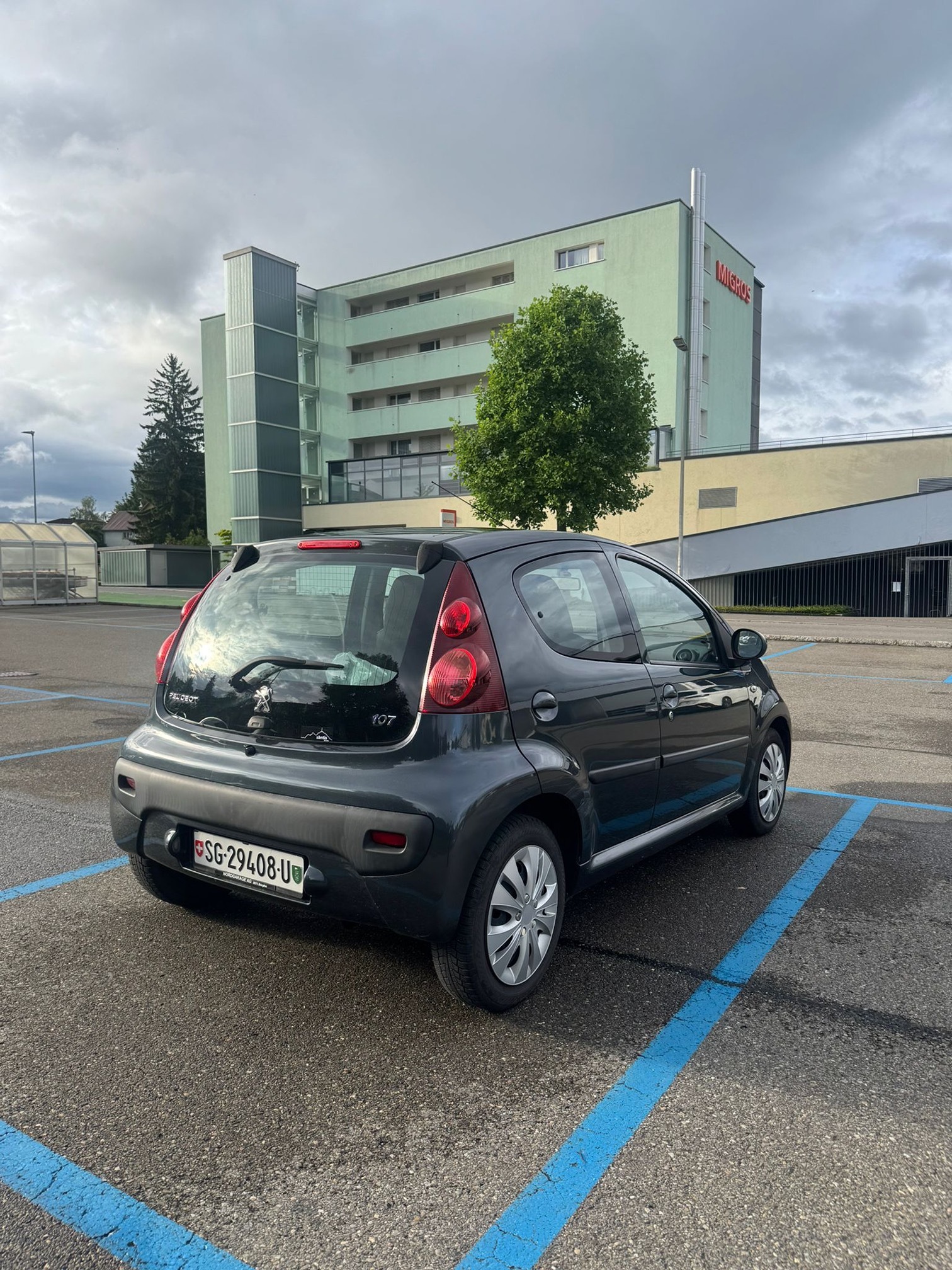 PEUGEOT 107 1.0i — zdjęcie 4