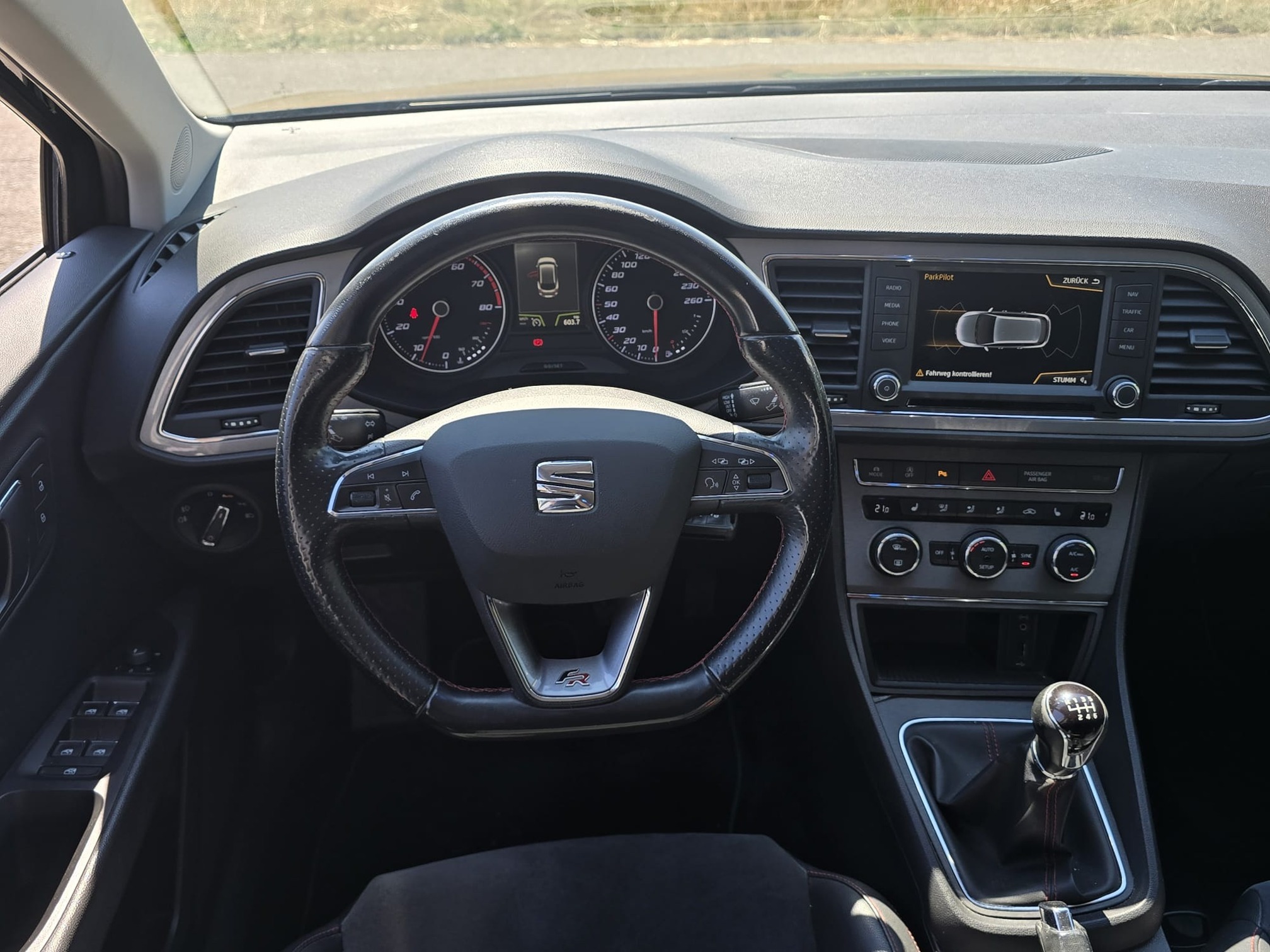 SEAT Leon 1.4 TSI ST — zdjęcie 12
