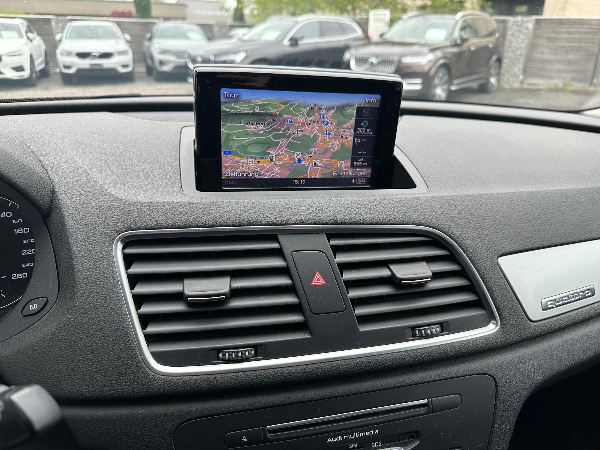 AUDI Q3 2.0TDI quattro — zdjęcie 12