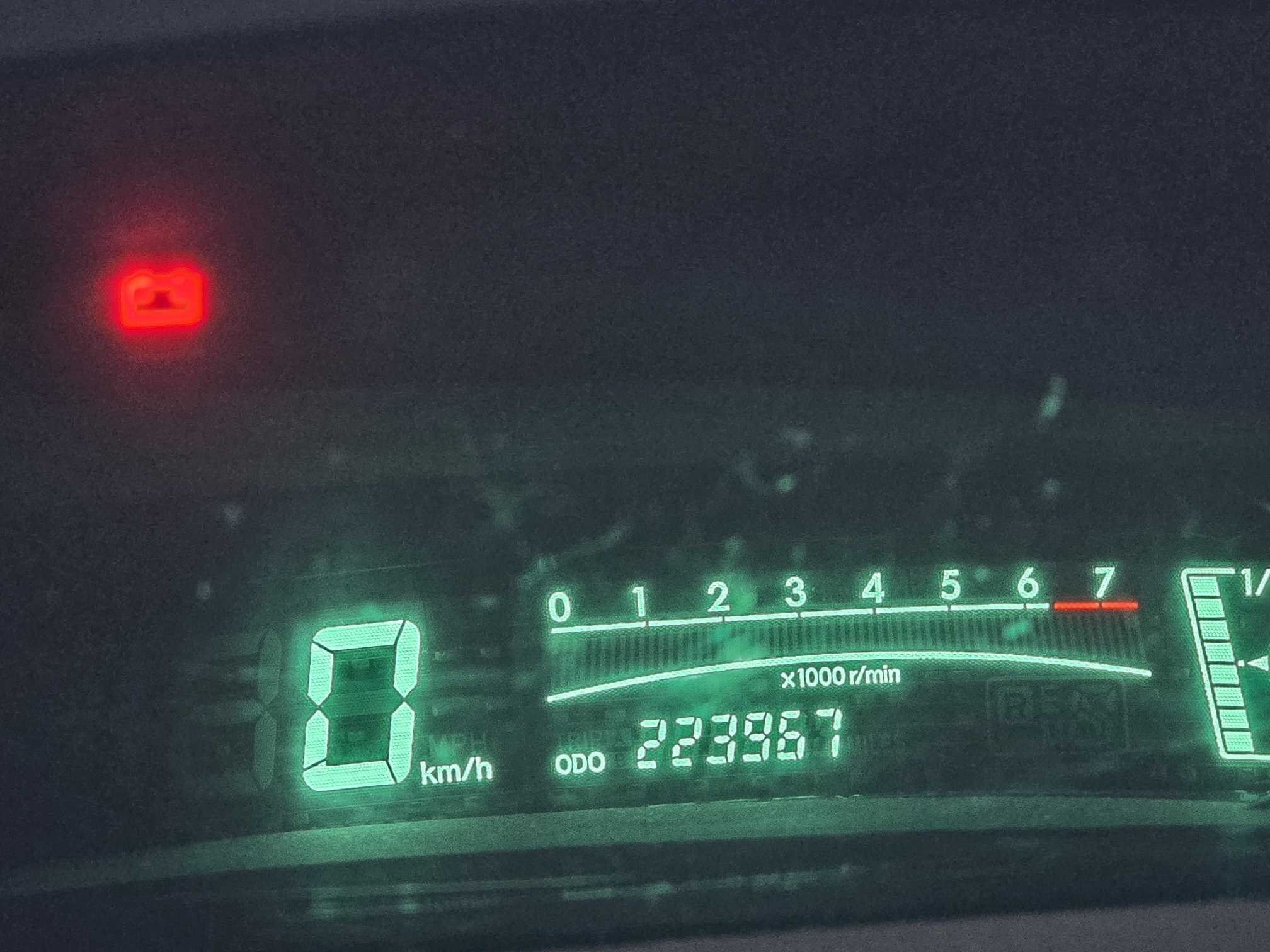 TOYOTA Yaris 1.3 — zdjęcie 9