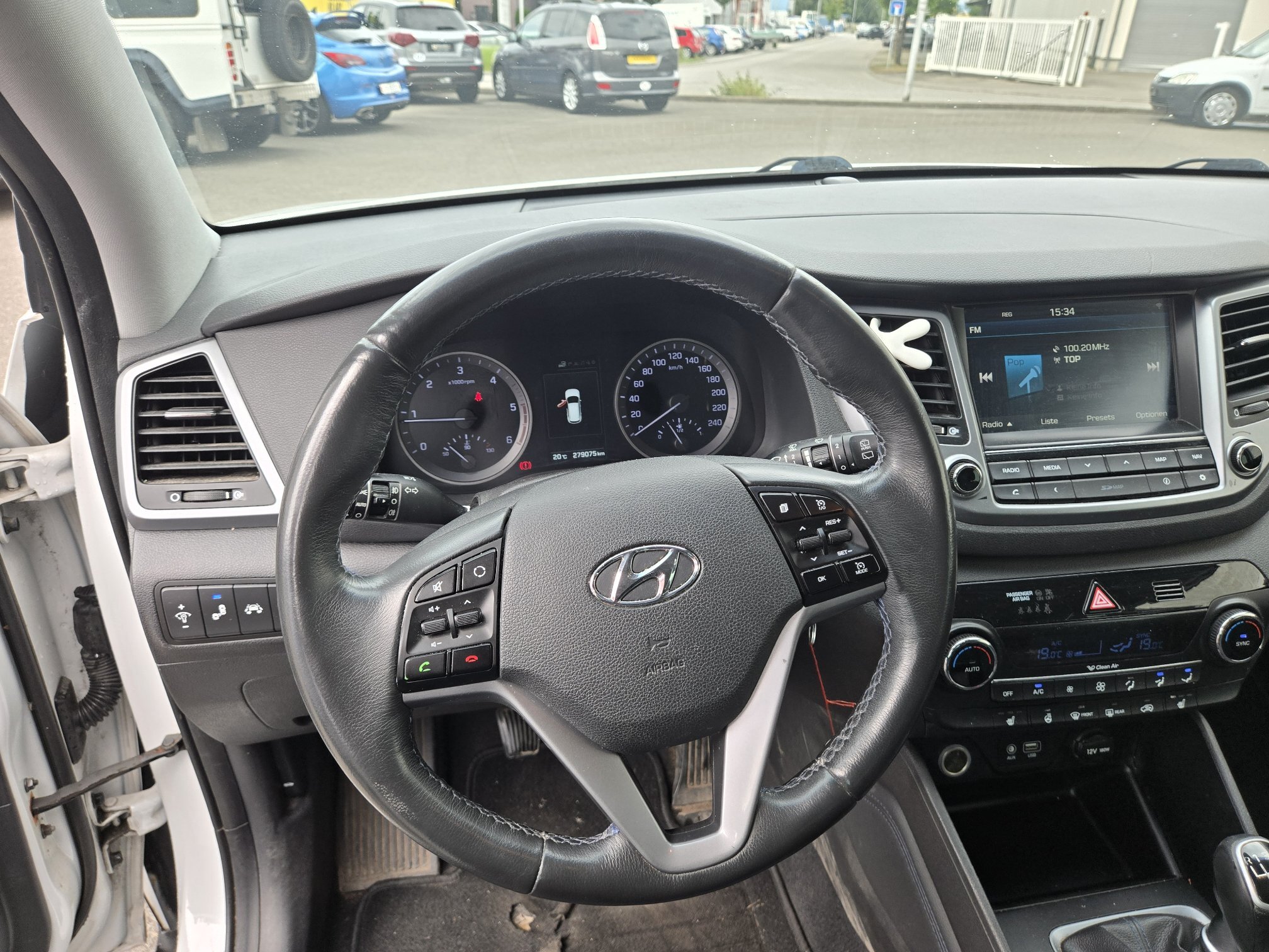 HYUNDAI Tucson 2.0 CRDI — zdjęcie 10