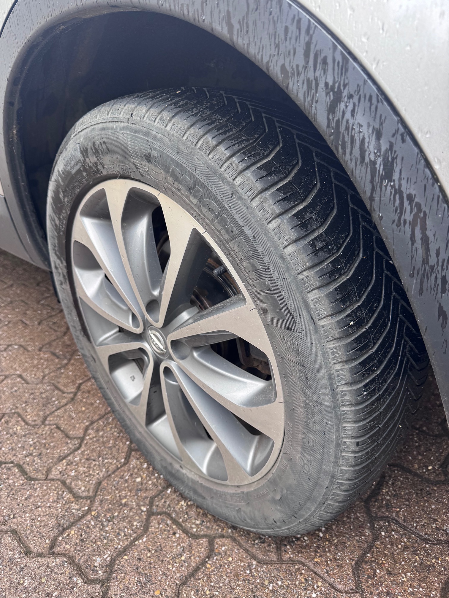 NISSAN Qashqai 1.6 — zdjęcie 11