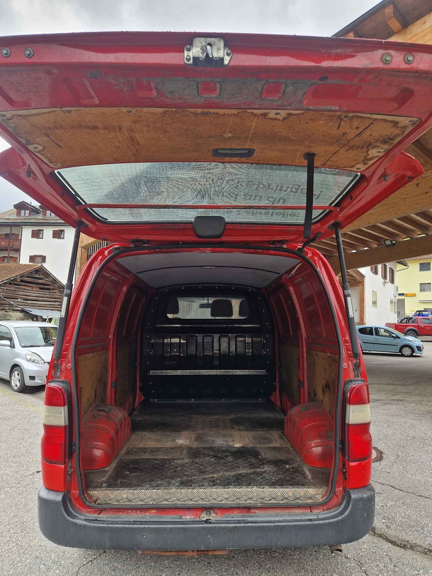 TOYOTA Hiace D-4D 4WD — zdjęcie 6