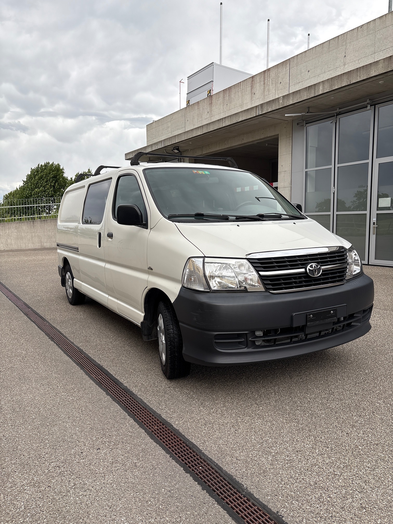TOYOTA Hiace D-4D — zdjęcie 3