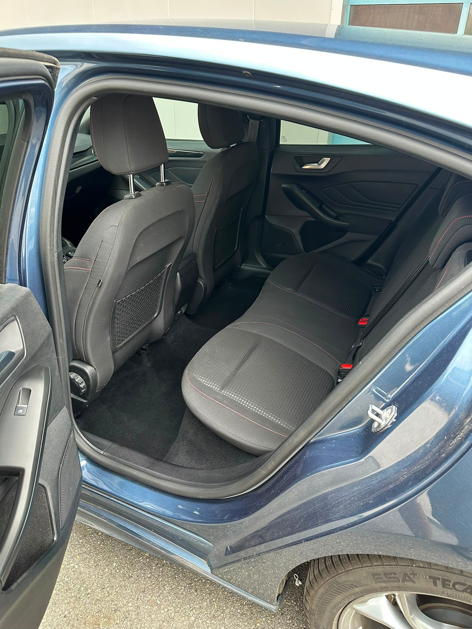 FORD Focus 1.0 SCTi — zdjęcie 8