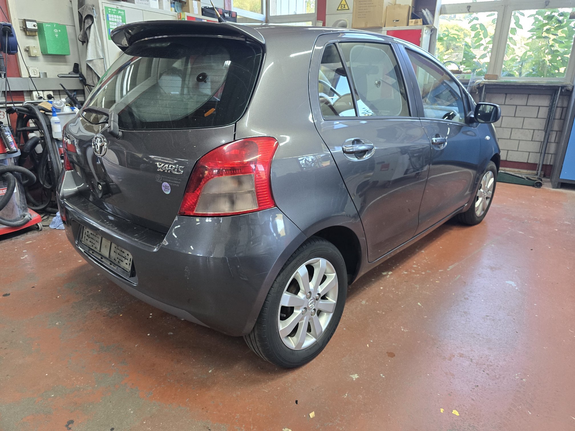 TOYOTA Yaris 1.3 — zdjęcie 2