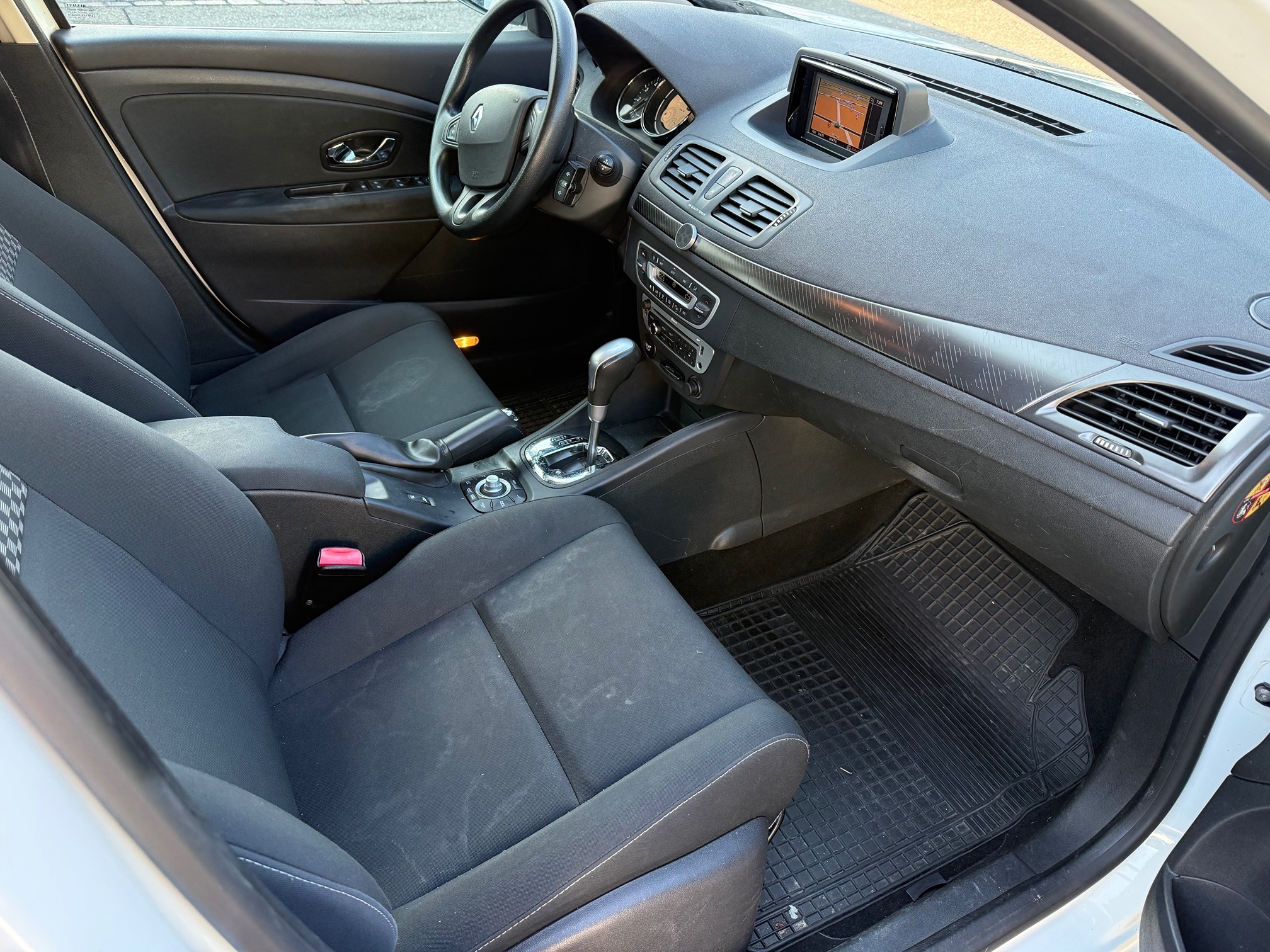 RENAULT Megane dCi110 EDC — zdjęcie 10