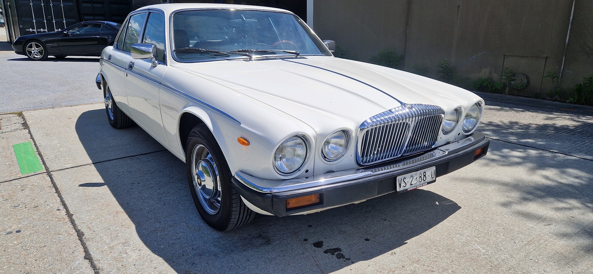 DAIMLER Double SIX Vanden Plass — zdjęcie 2