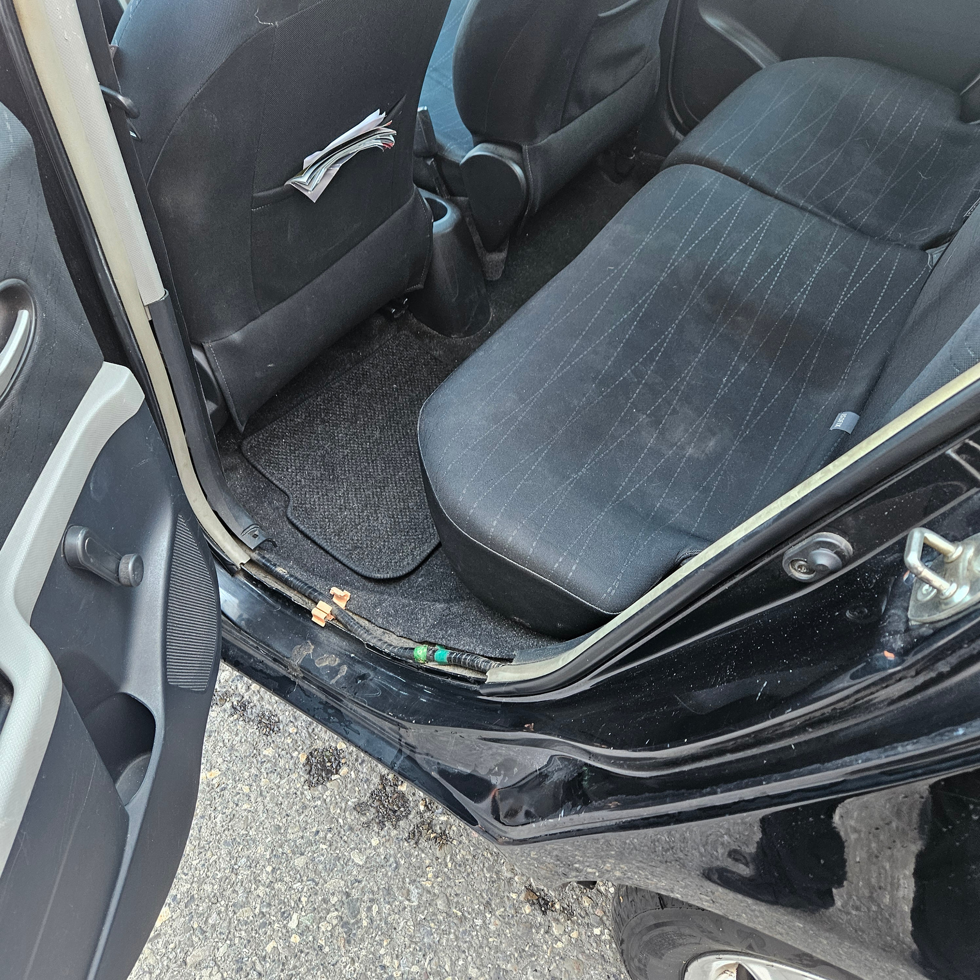 TOYOTA Yaris 1.3 — zdjęcie 13