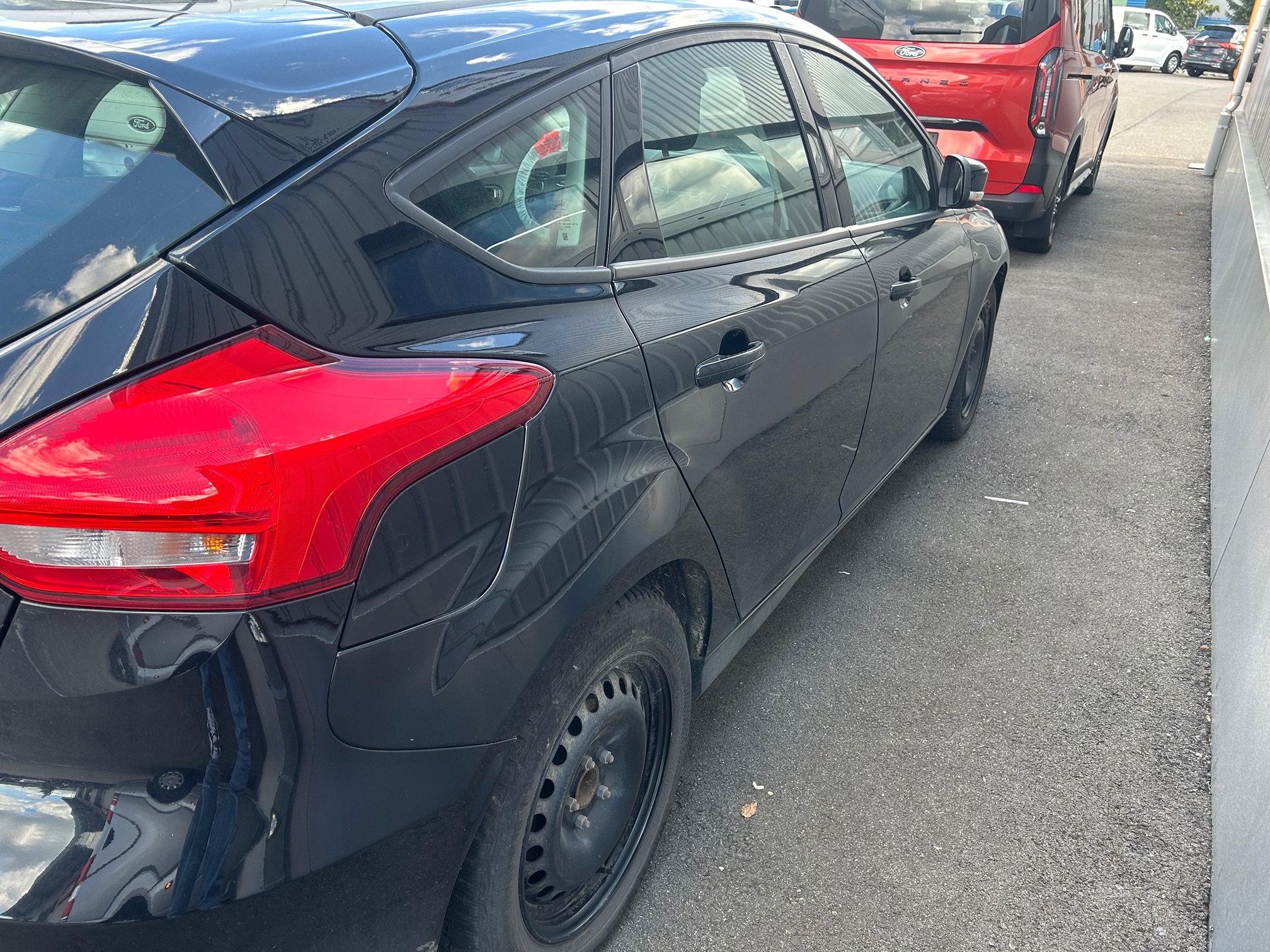 FORD Focus 1.0SCTi ECO — zdjęcie 9