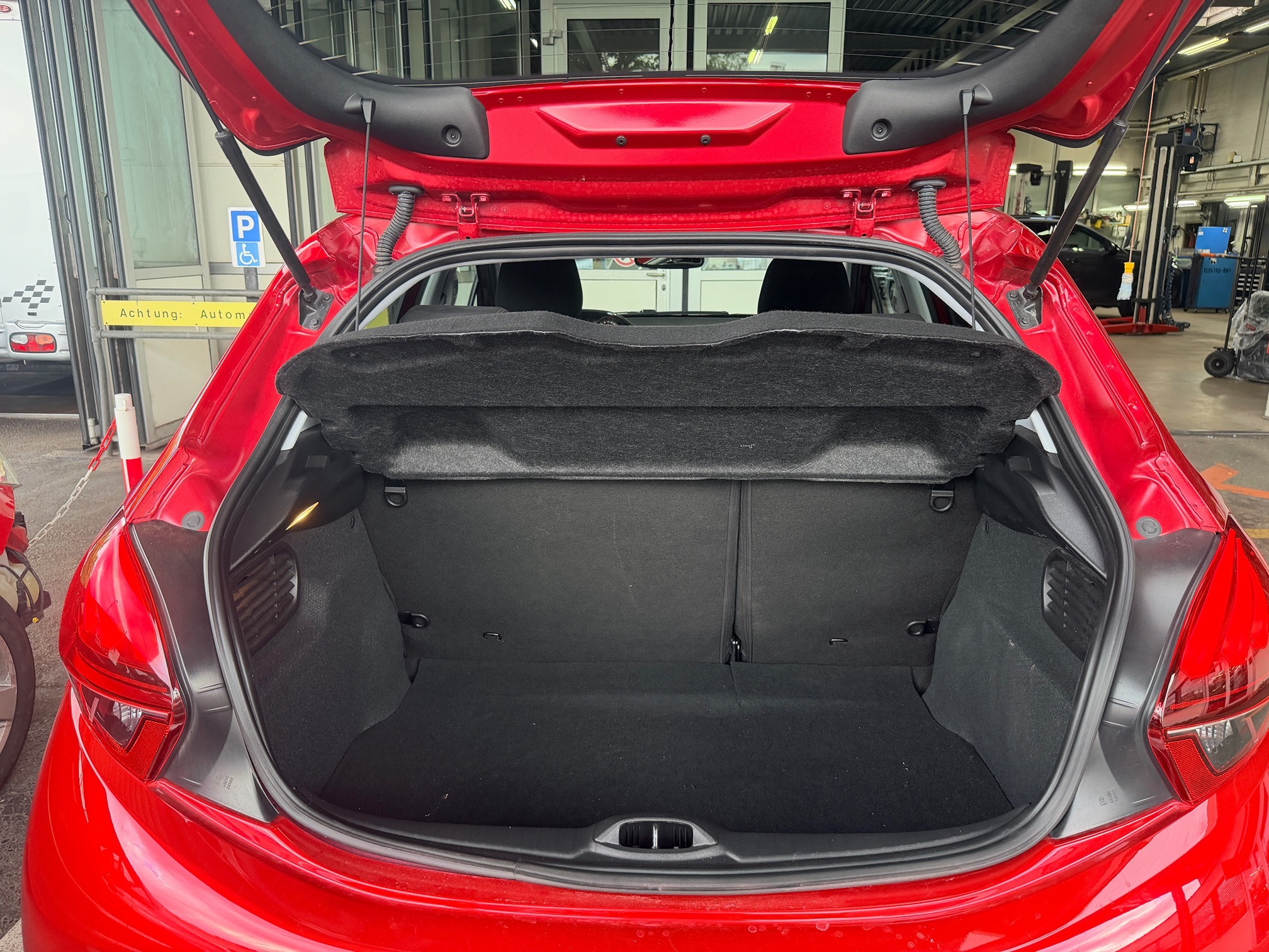 PEUGEOT 208 1.2i STT — zdjęcie 9