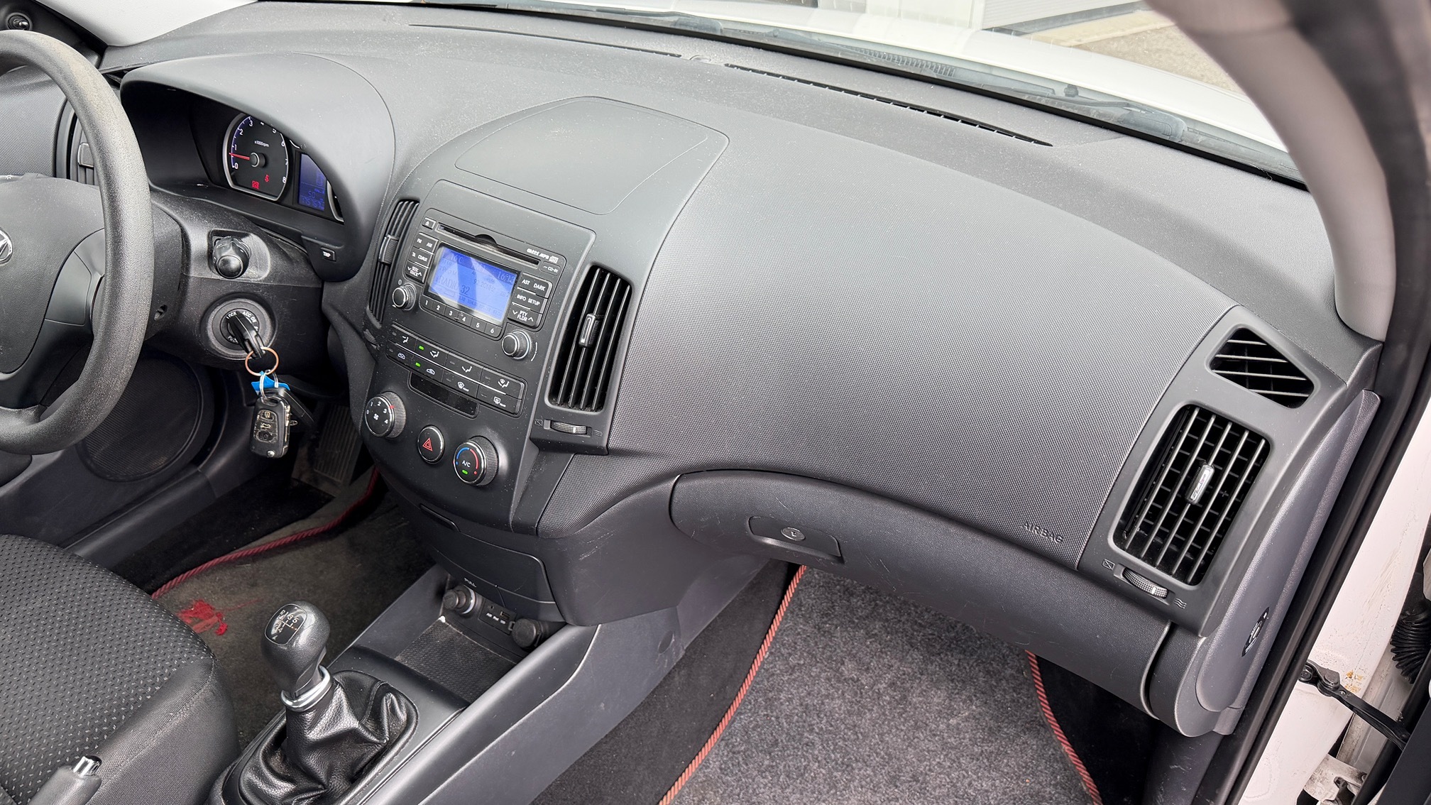 HYUNDAI i30 1.4 — zdjęcie 11