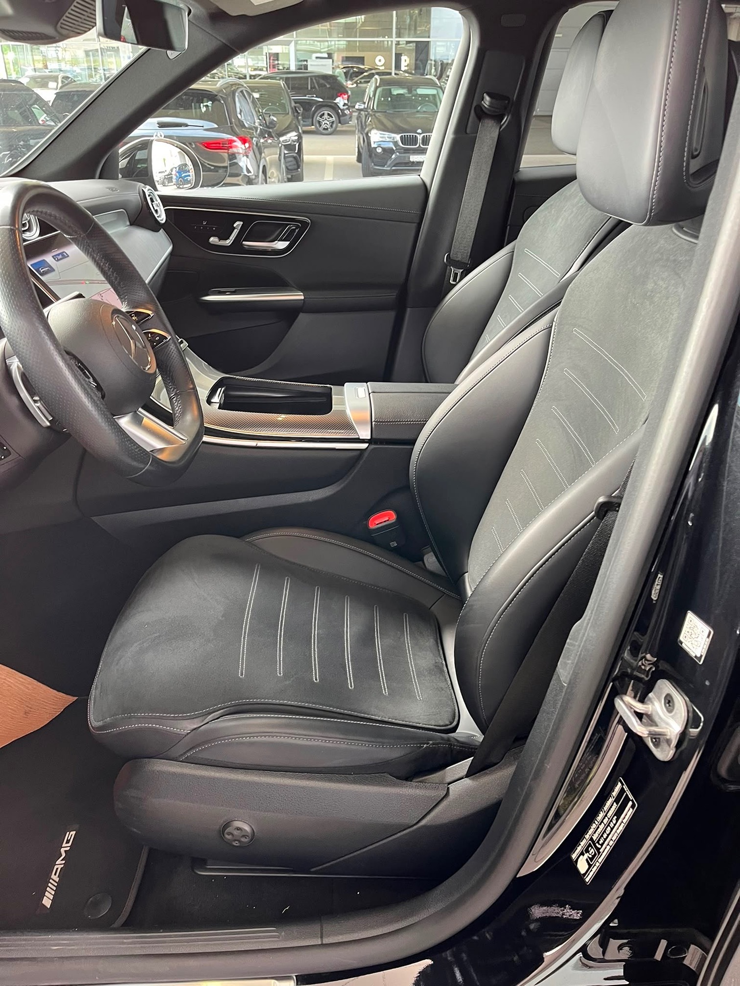 MERCEDES-BENZ GLC 220 d 4MATIC AMG LINE — zdjęcie 9