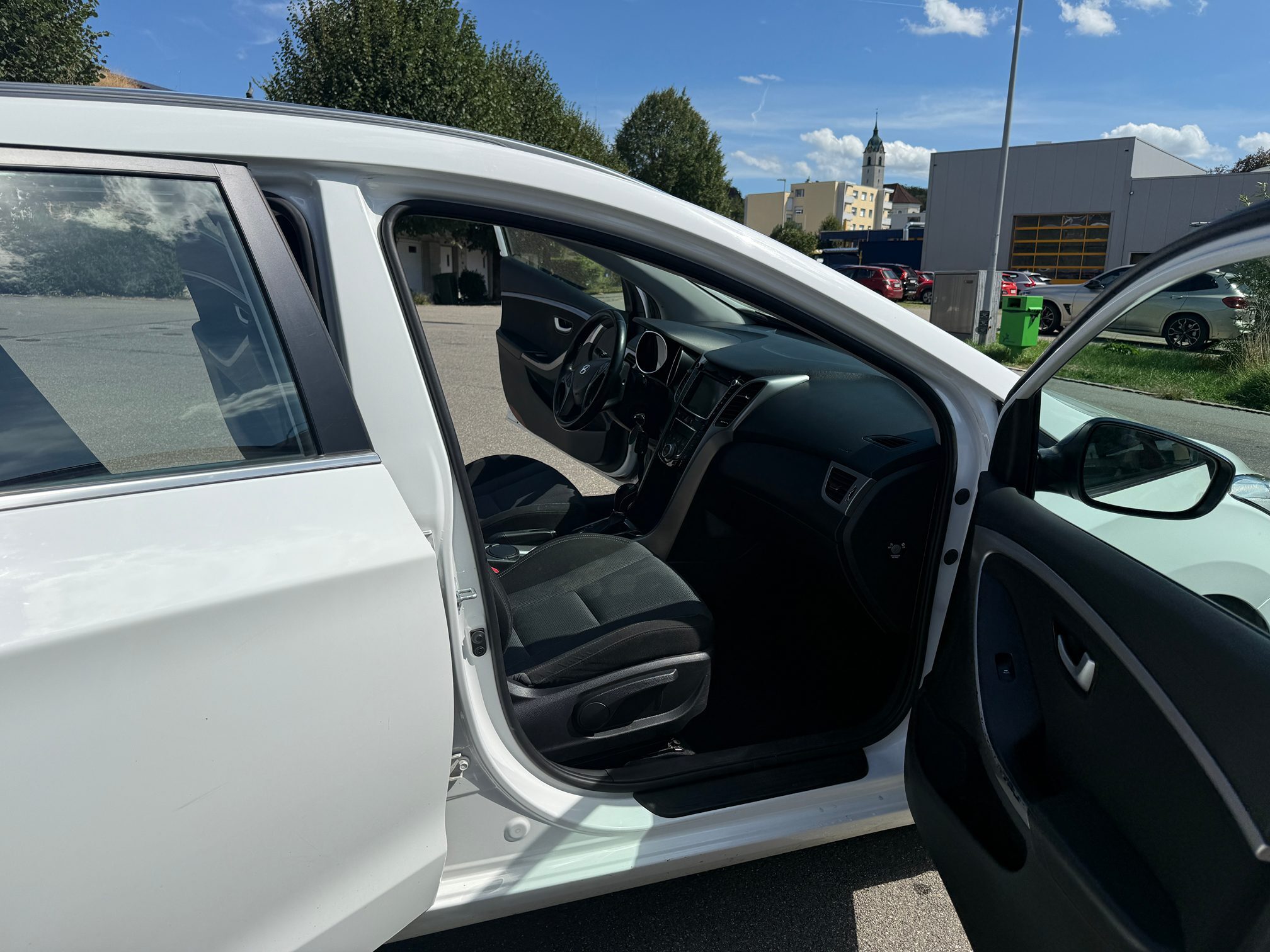 HYUNDAI i30 1.6 CRDI ISG — zdjęcie 13