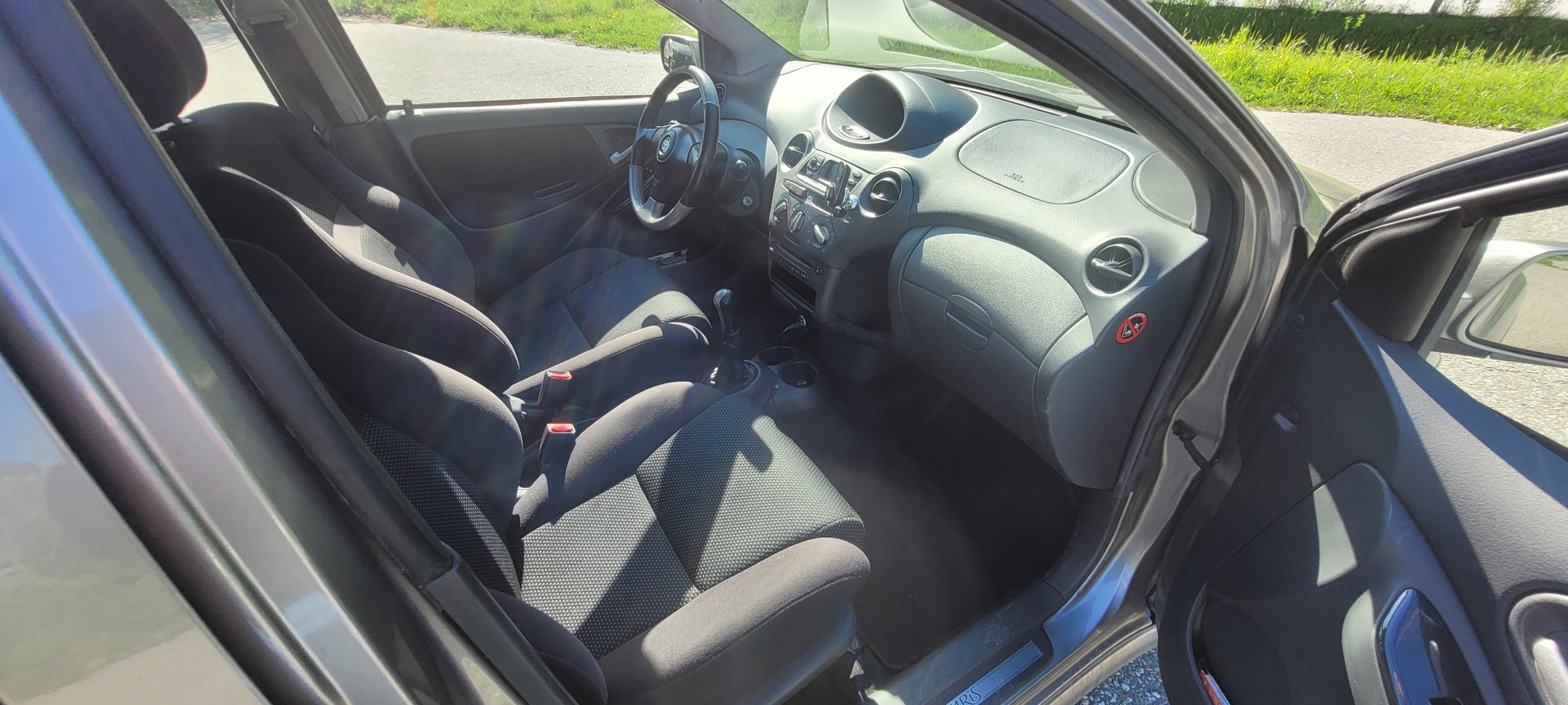 TOYOTA Yaris 1.5 TS — zdjęcie 9