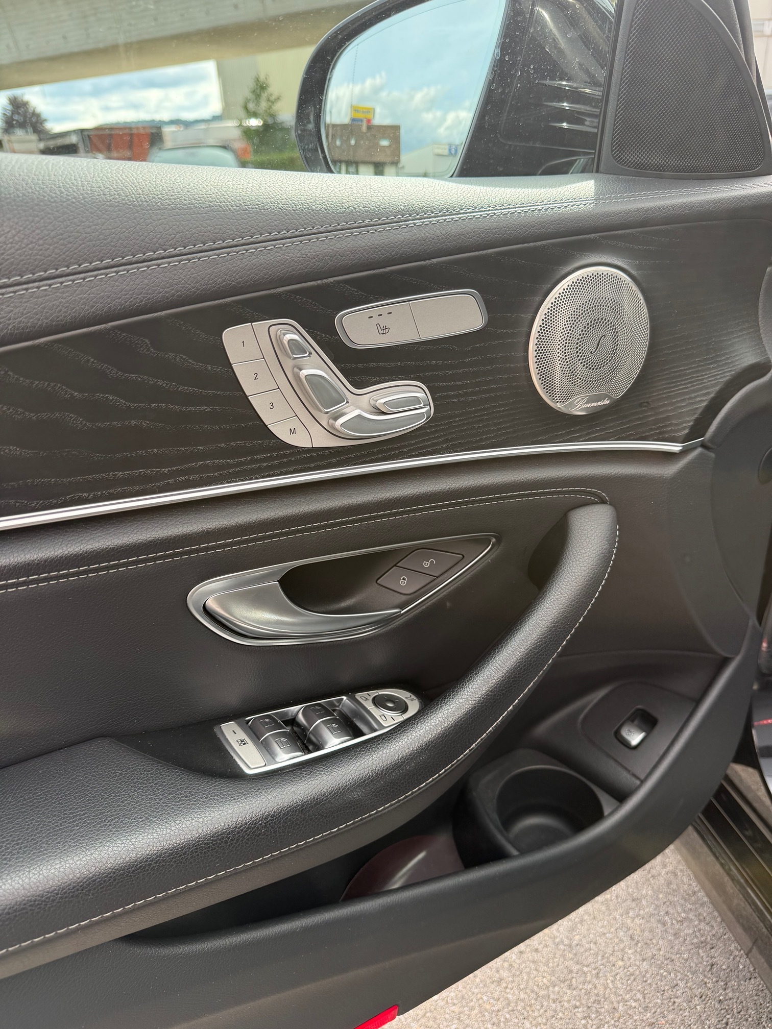 MERCEDES-BENZ E 220 d 4MATIC — zdjęcie 8