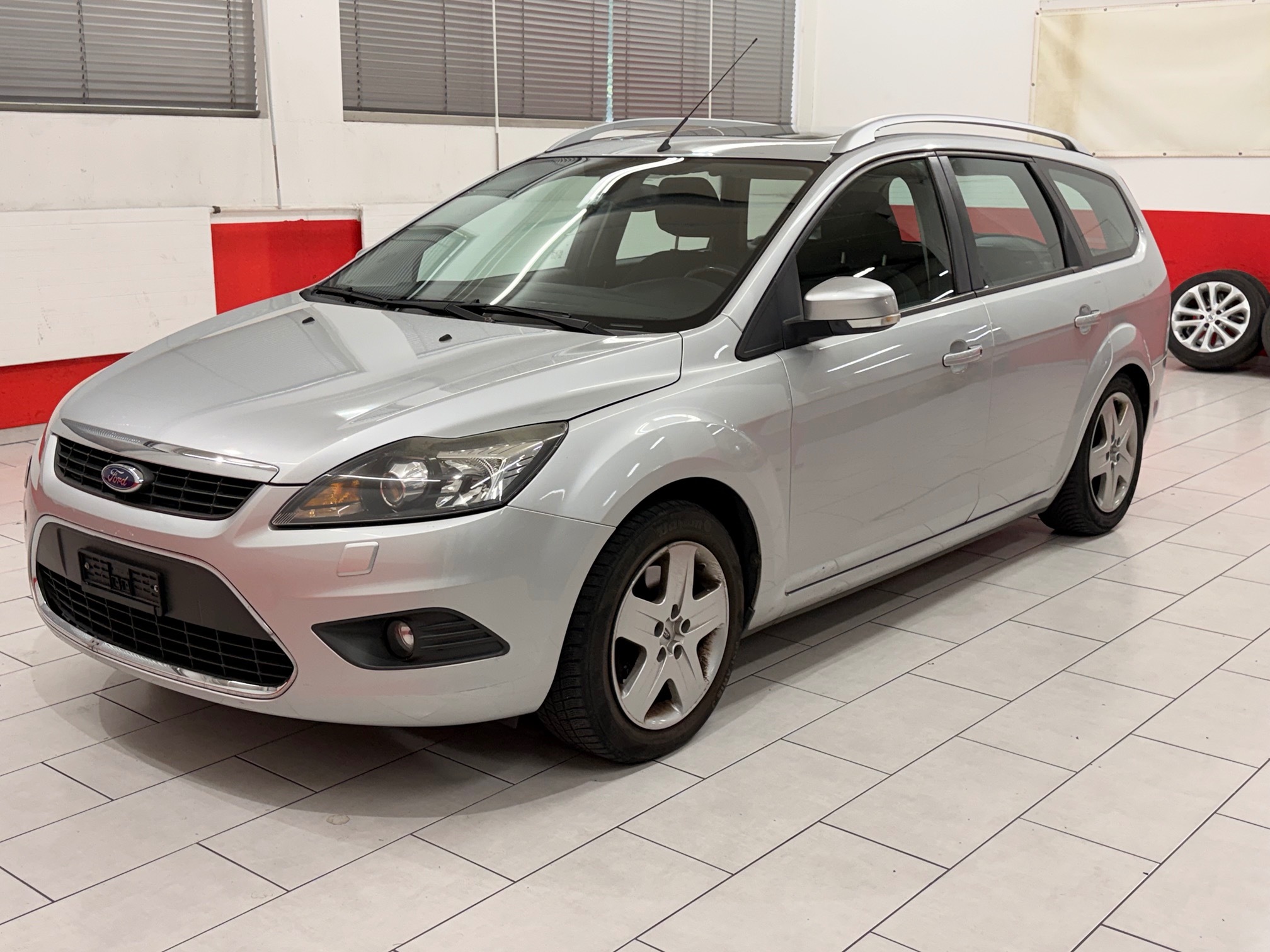 FORD Focus 2.0i 16V Titanium — zdjęcie 3