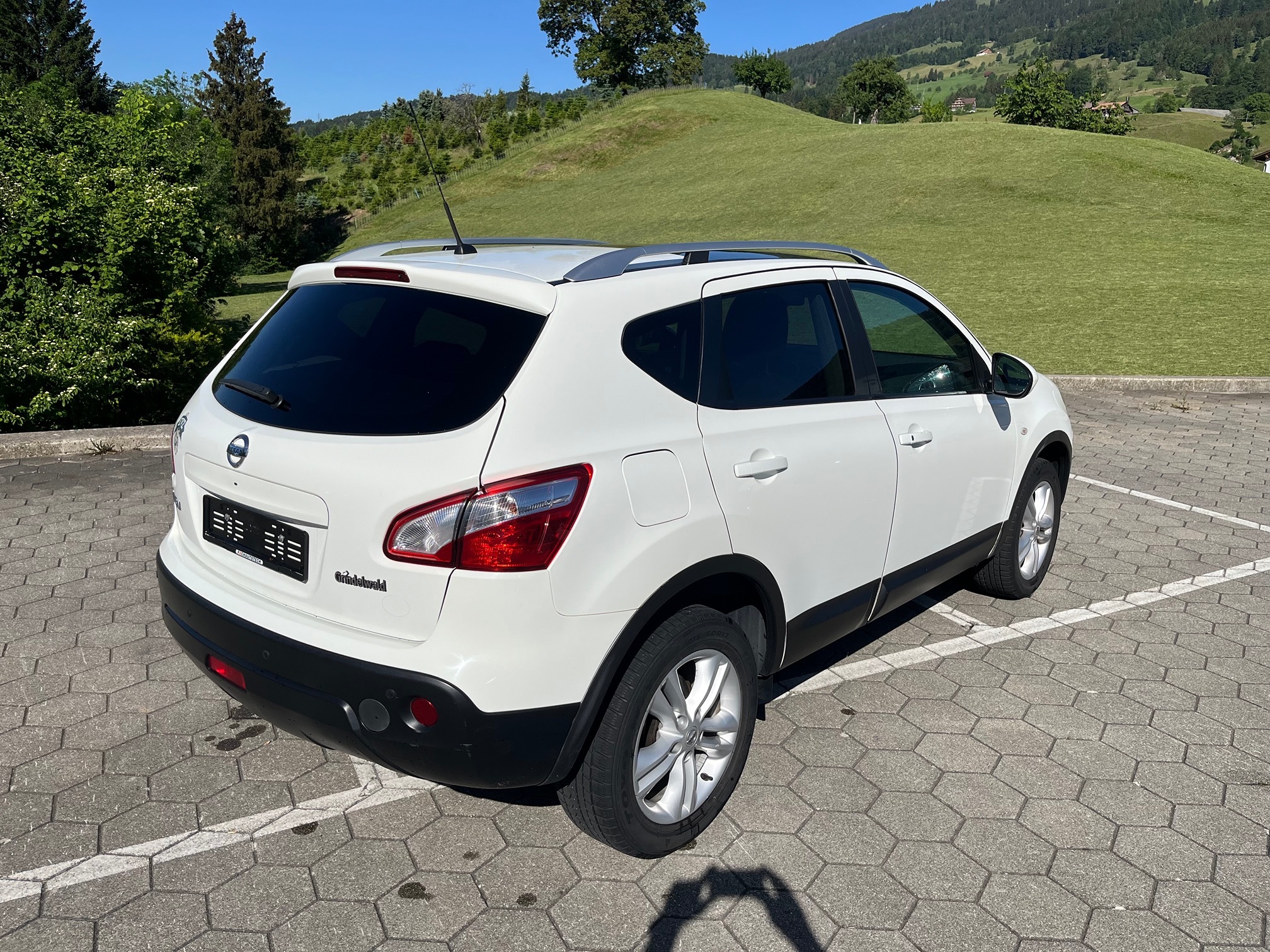 NISSAN Qashqai 2.0 4x4 — zdjęcie 3