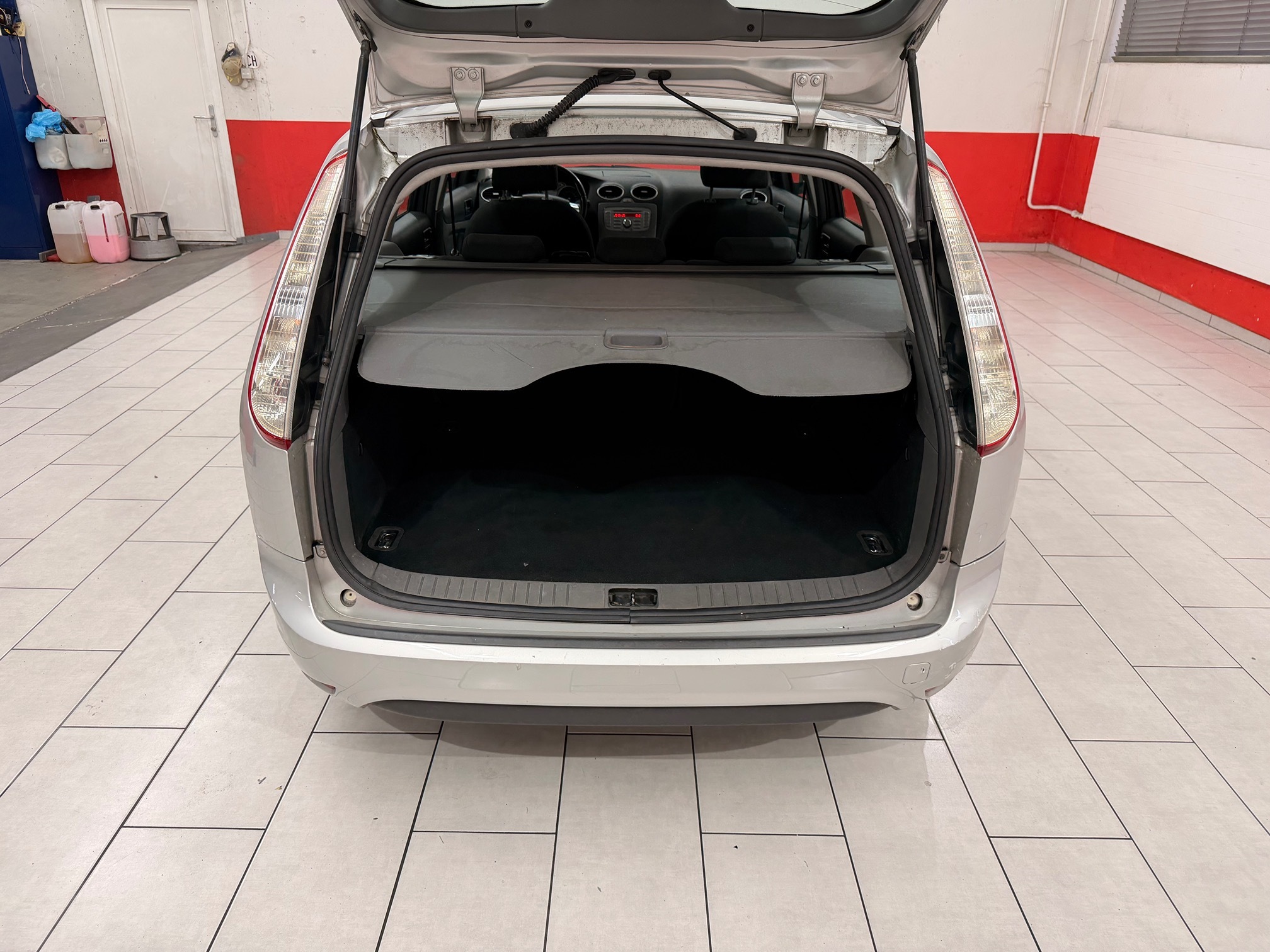 FORD Focus 2.0i 16V Titanium — zdjęcie 11