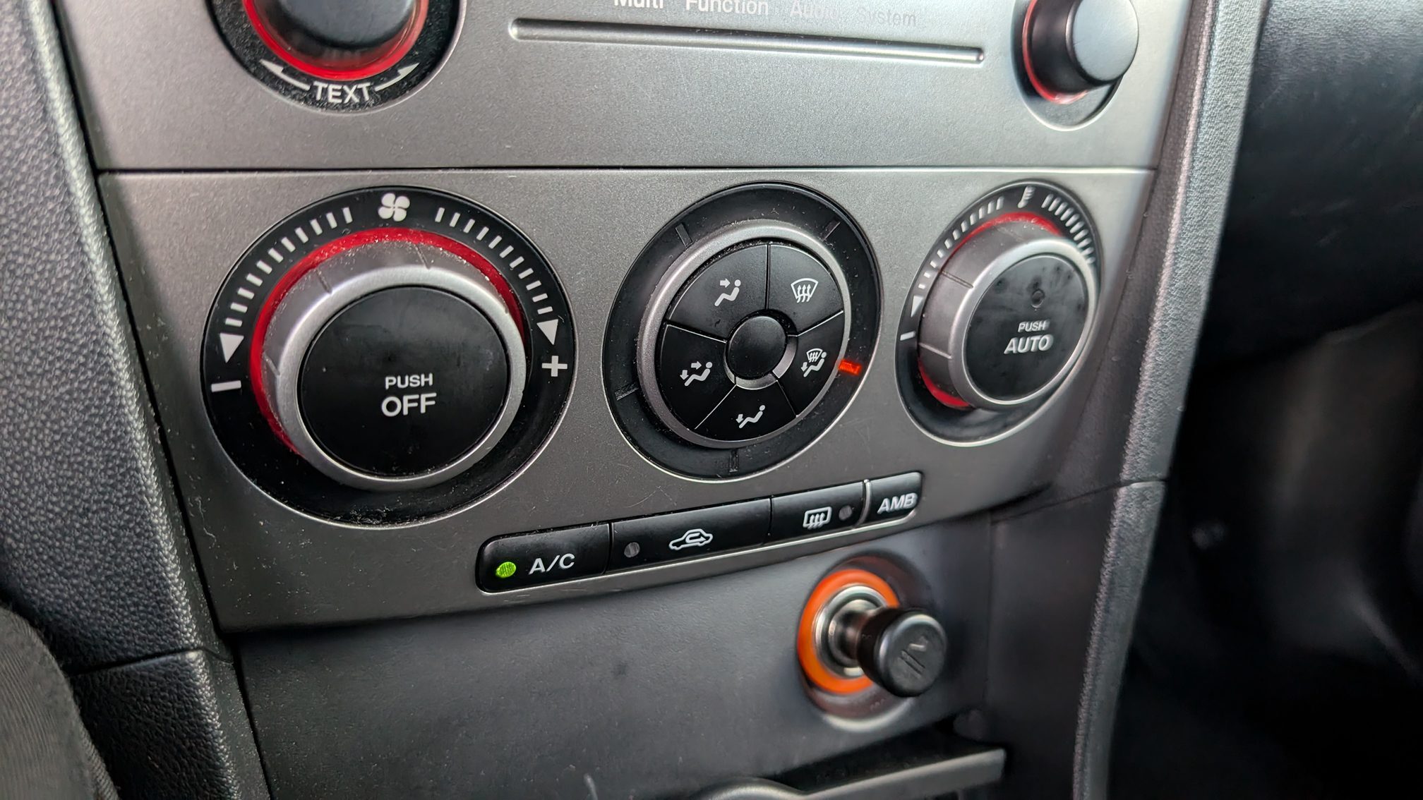 MAZDA 3 2.0D Hatchback — zdjęcie 14