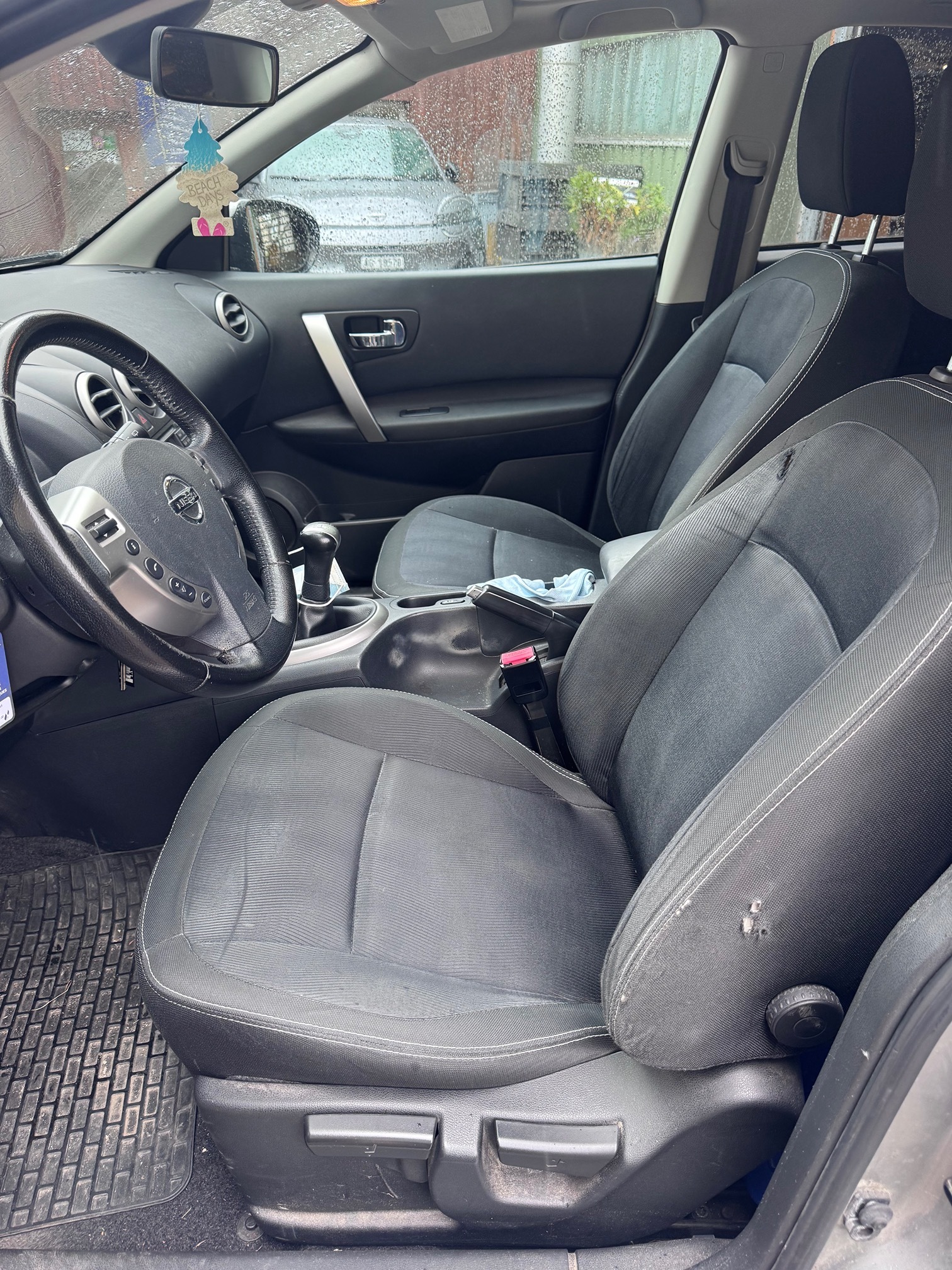 NISSAN Qashqai 1.6 — zdjęcie 9
