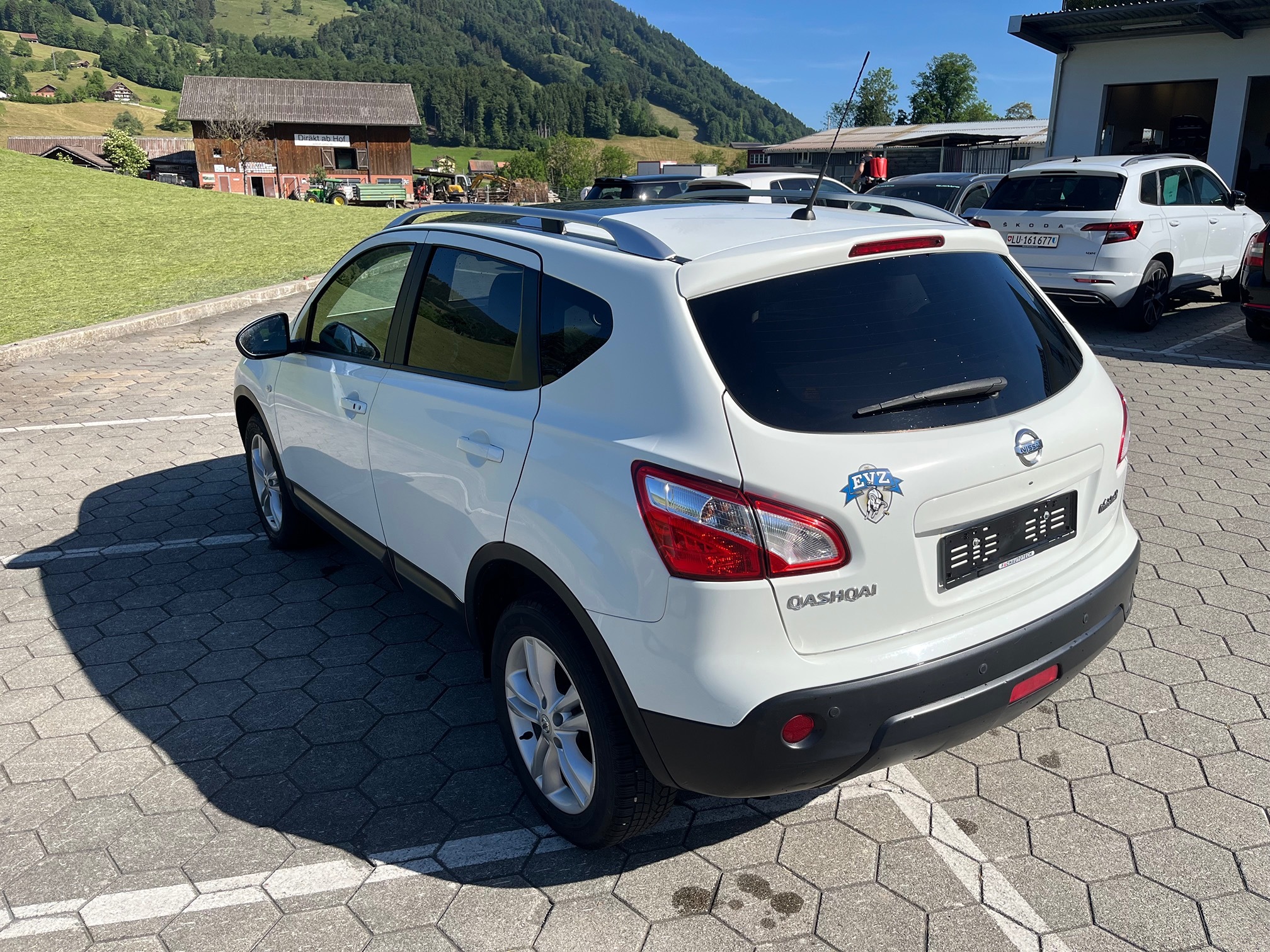 NISSAN Qashqai 2.0 4x4 — zdjęcie 2