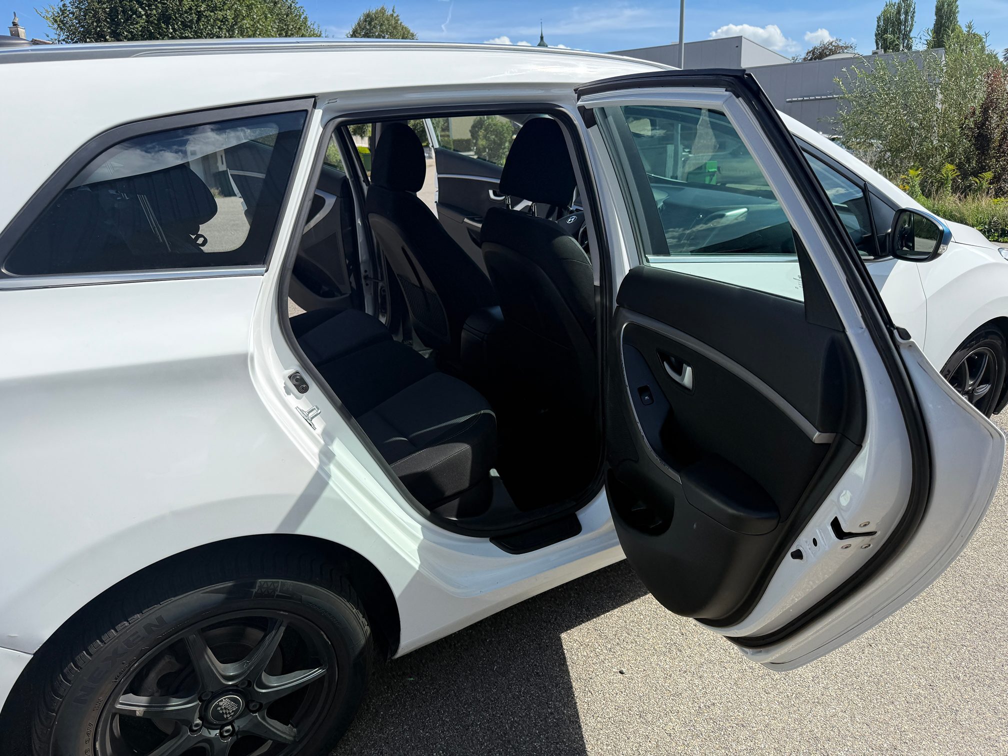 HYUNDAI i30 1.6 CRDI ISG — zdjęcie 12