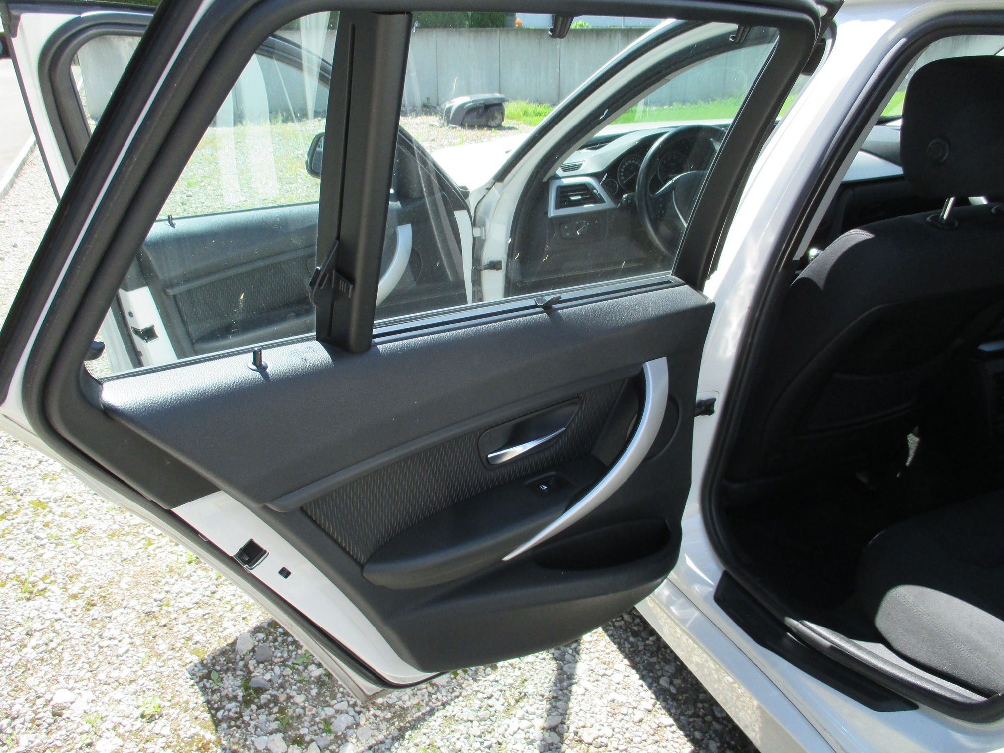 BMW 320i — zdjęcie 11