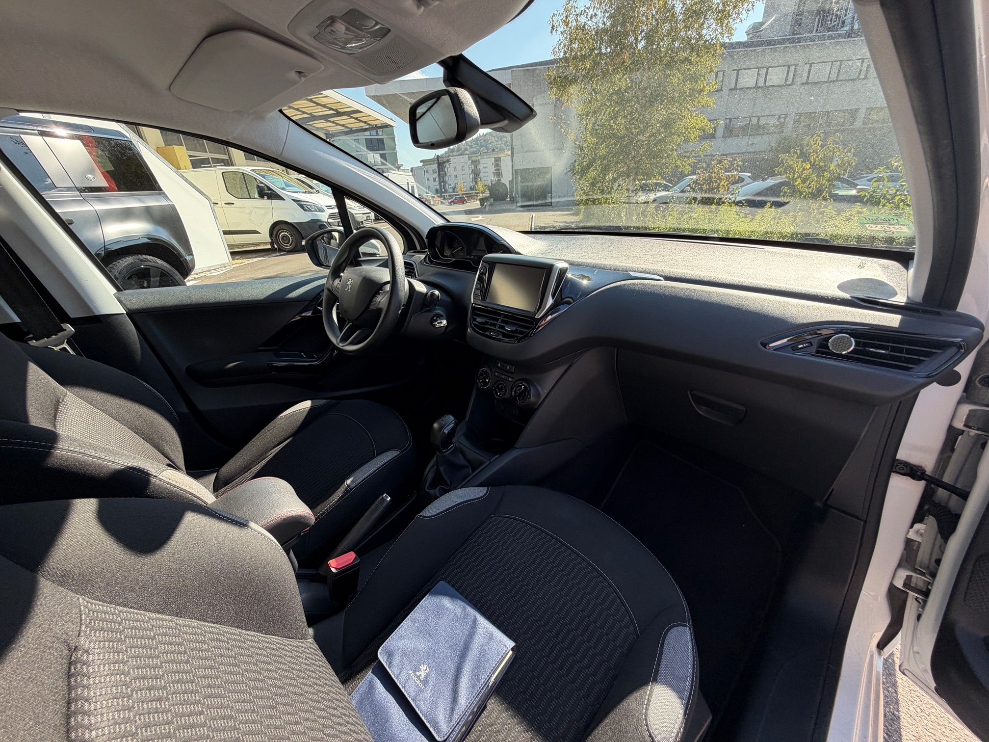PEUGEOT 208 1.2 VTi — zdjęcie 11