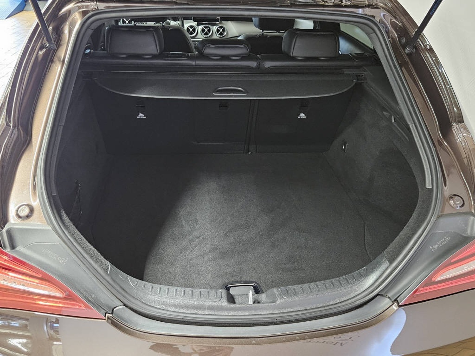 MERCEDES-BENZ CLA 180 — zdjęcie 4