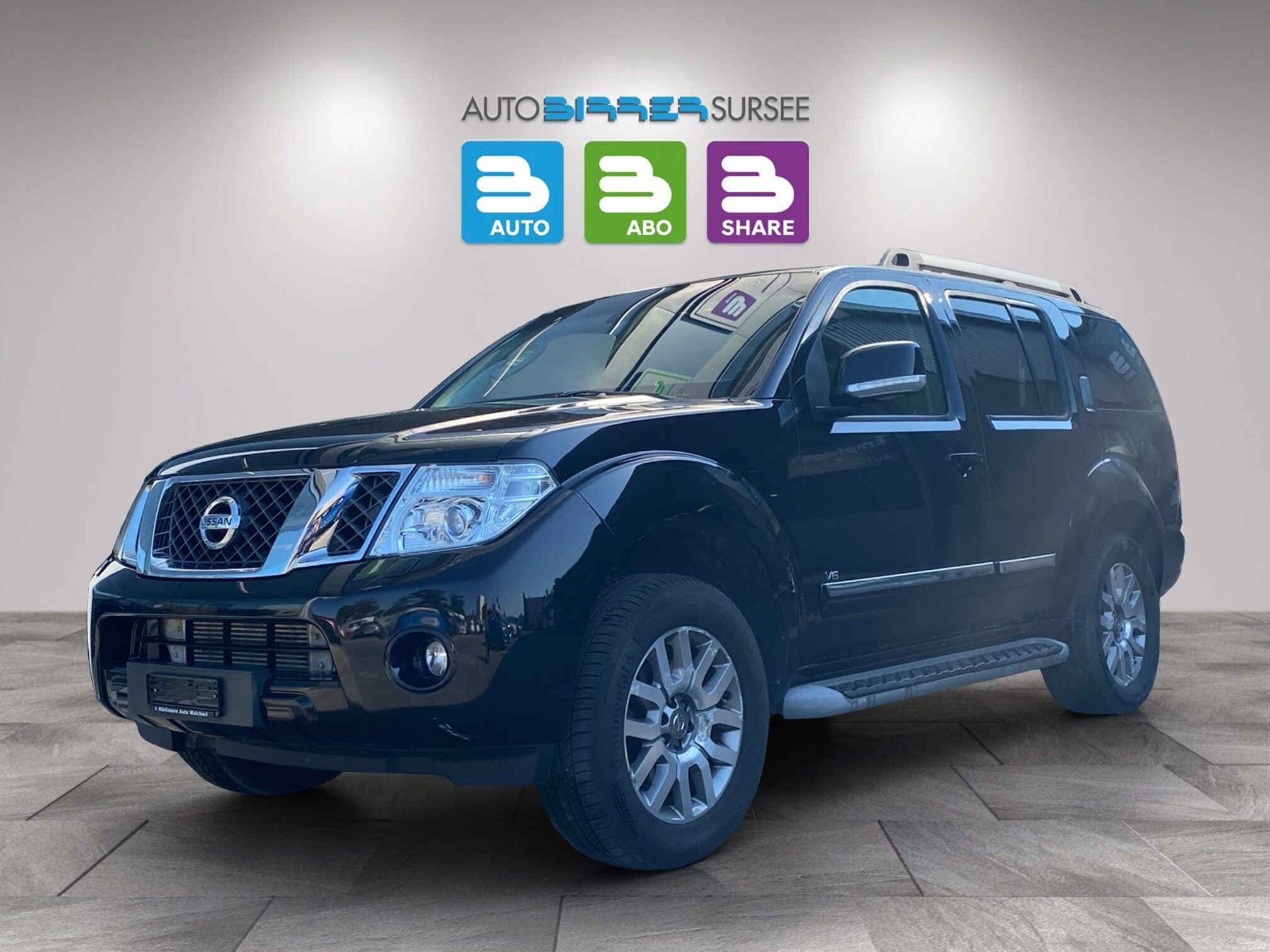 NISSAN Pathfinder — zdjęcie 2