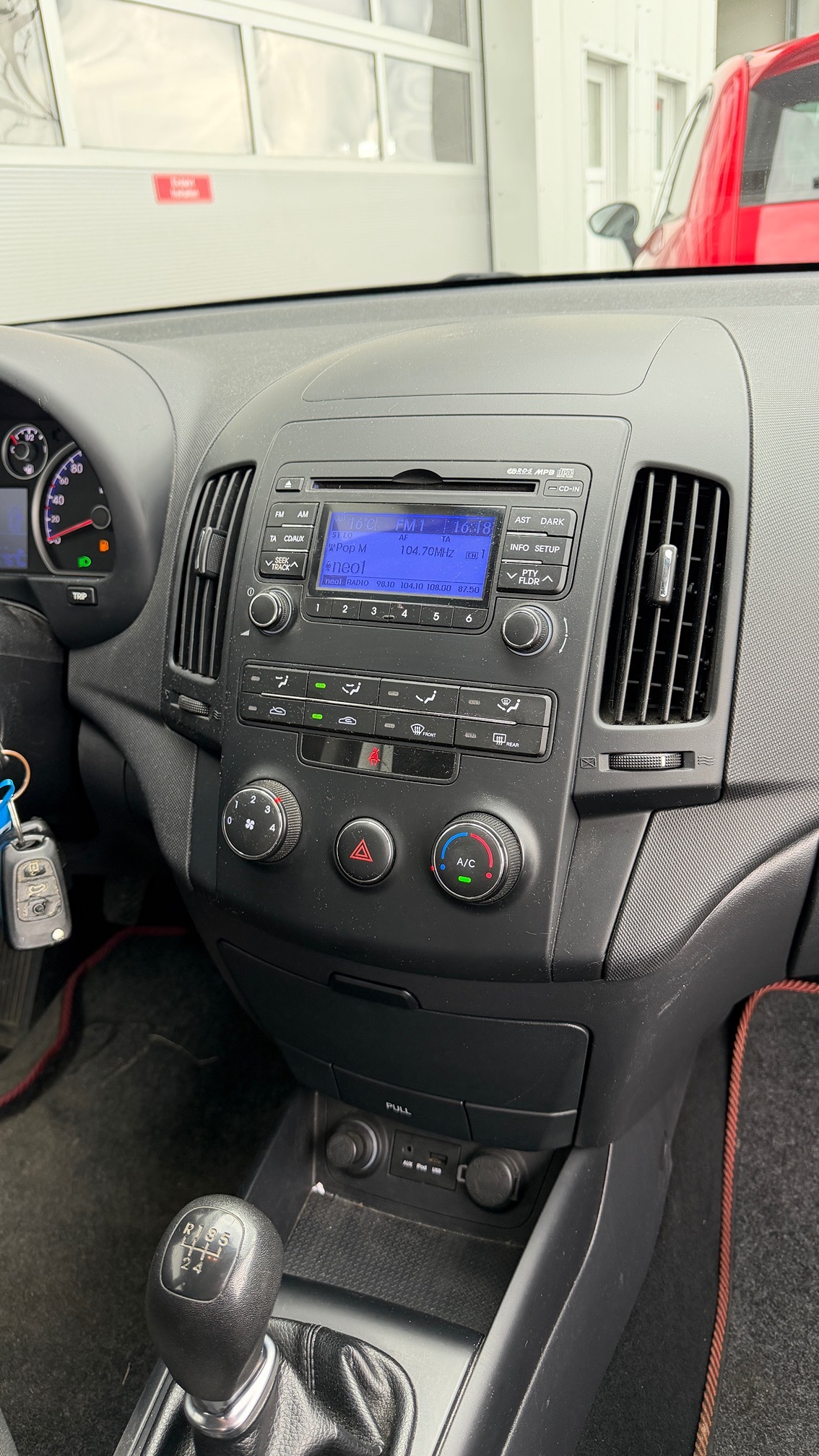 HYUNDAI i30 1.4 — zdjęcie 14