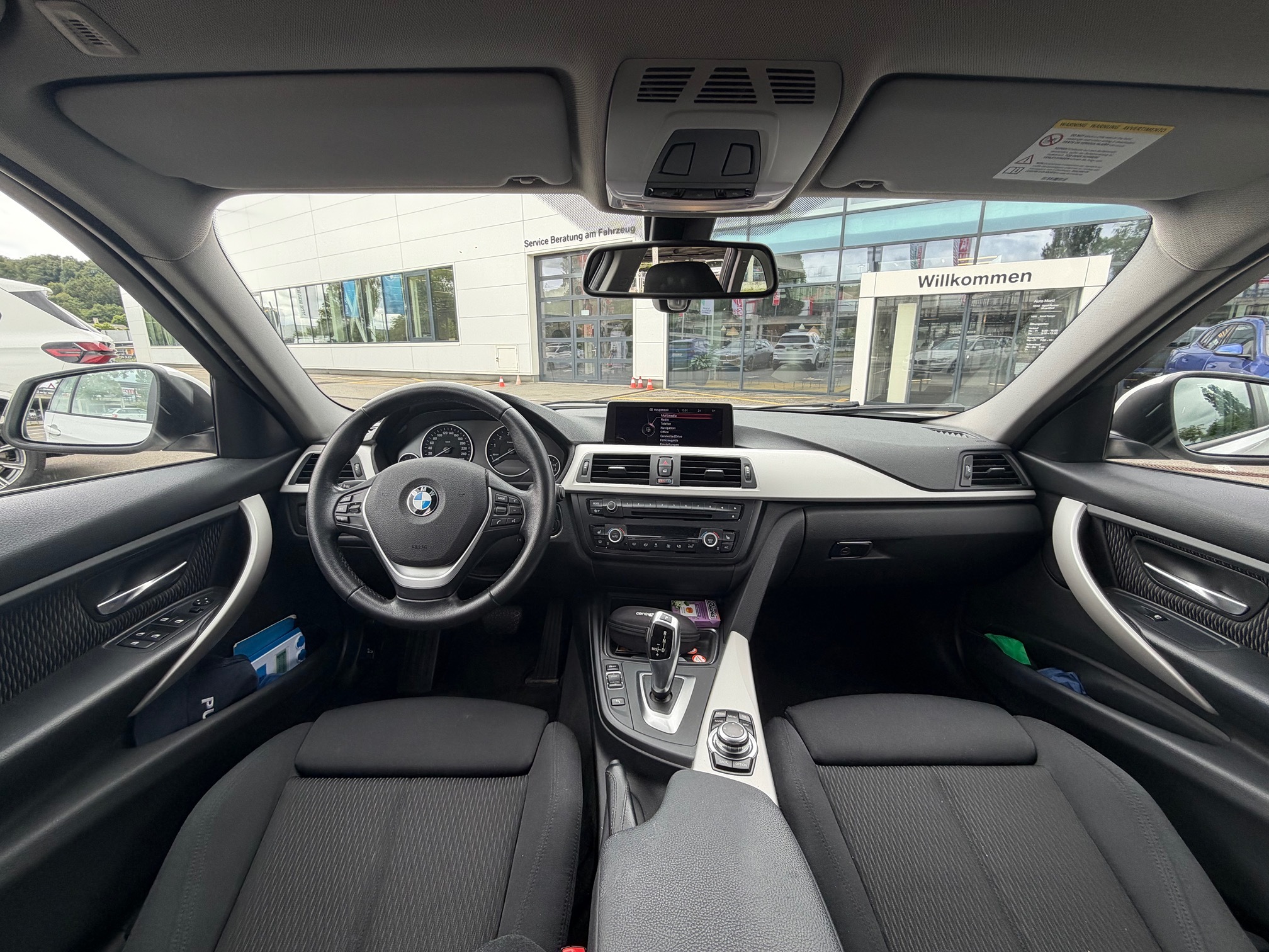BMW 320i xDrive — zdjęcie 15